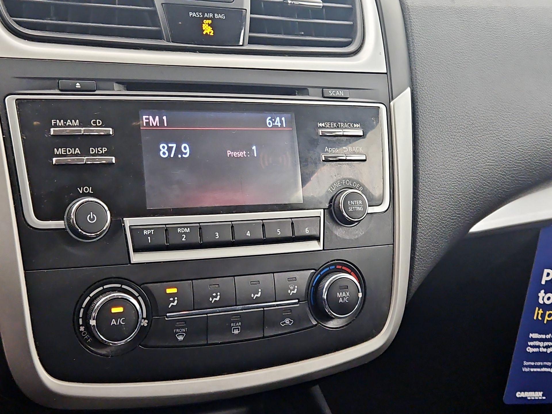 Thumbnail: 2016 Nissan Altima - 15