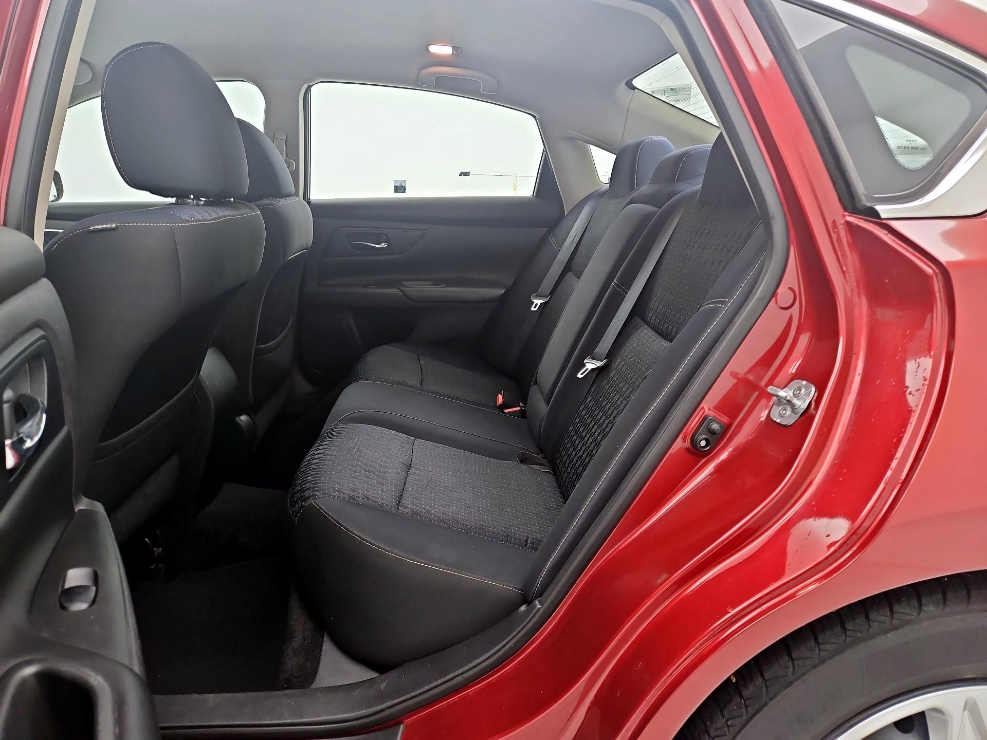 Thumbnail: 2016 Nissan Altima - 19