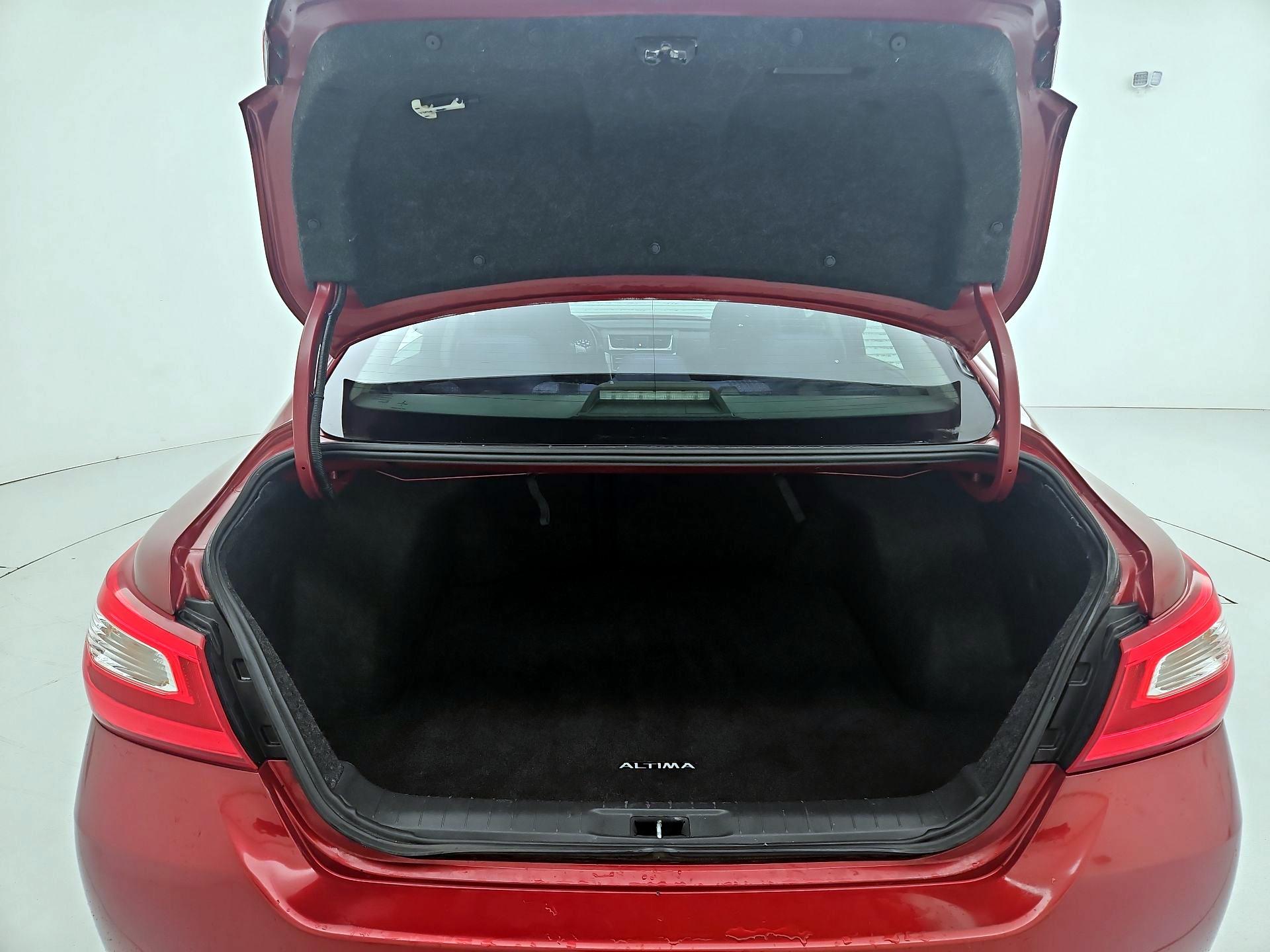 Thumbnail: 2016 Nissan Altima - 20