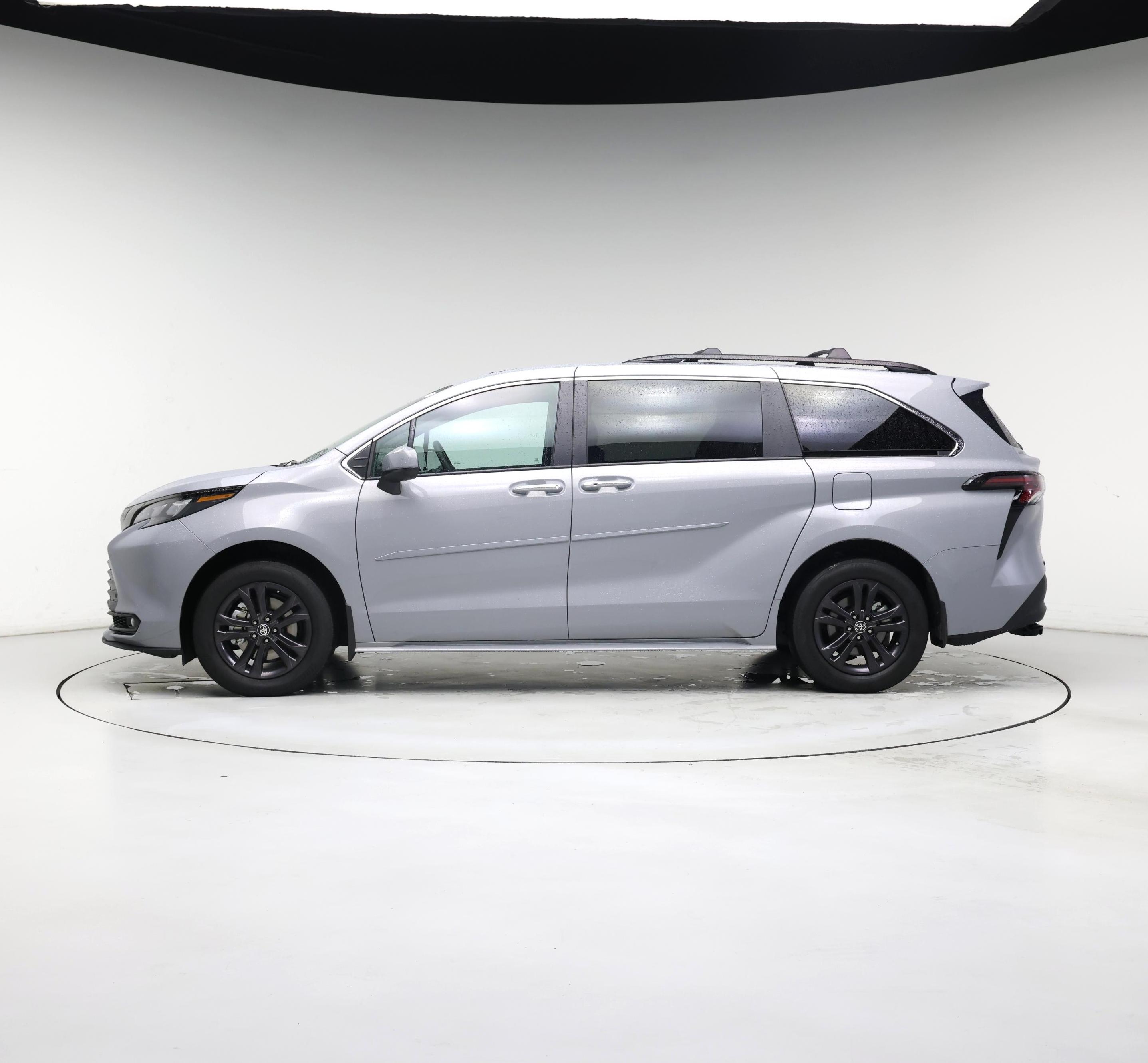 Thumbnail: 2024 Toyota Sienna - 3