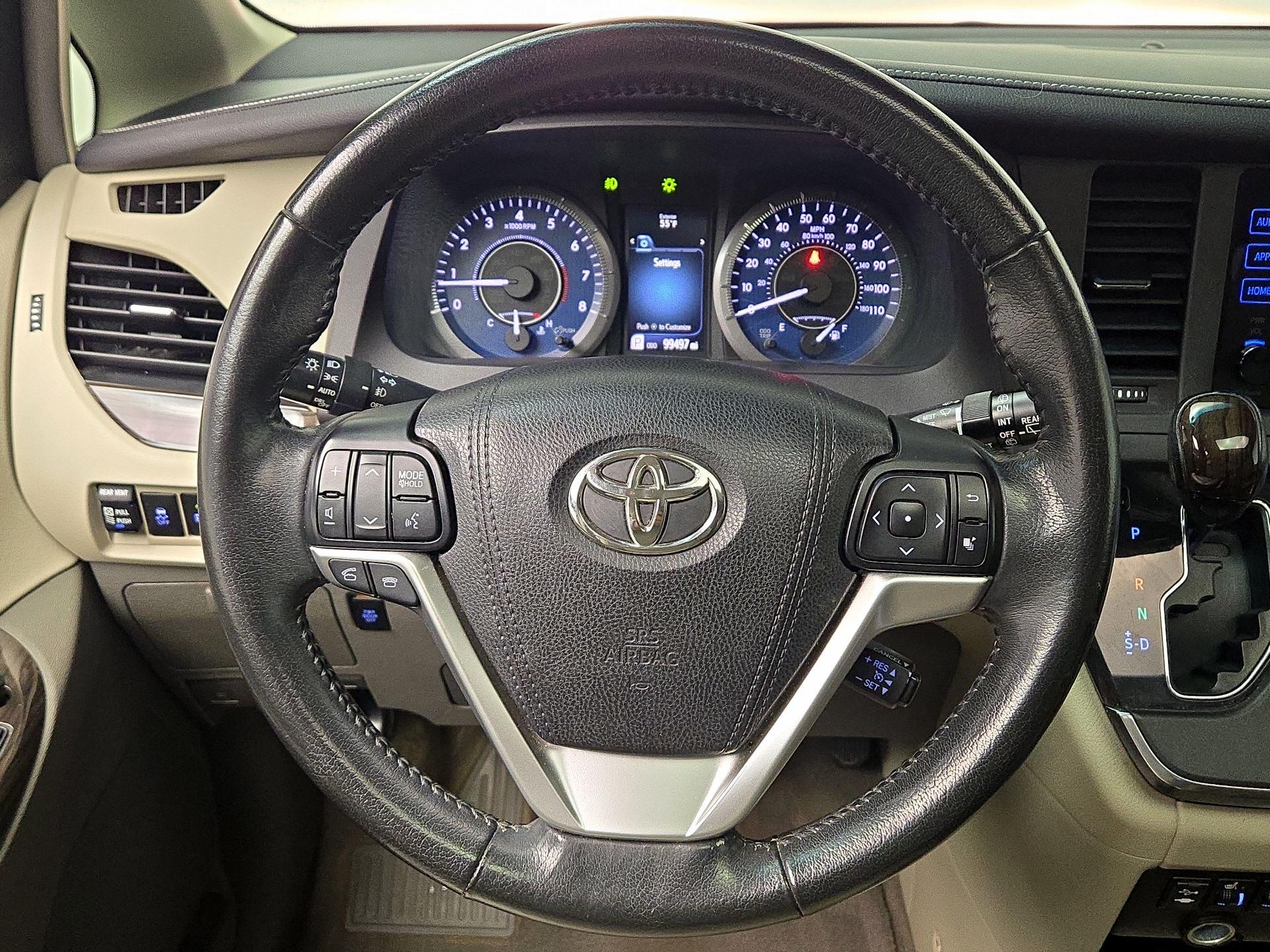 Thumbnail: 2015 Toyota Sienna - 10