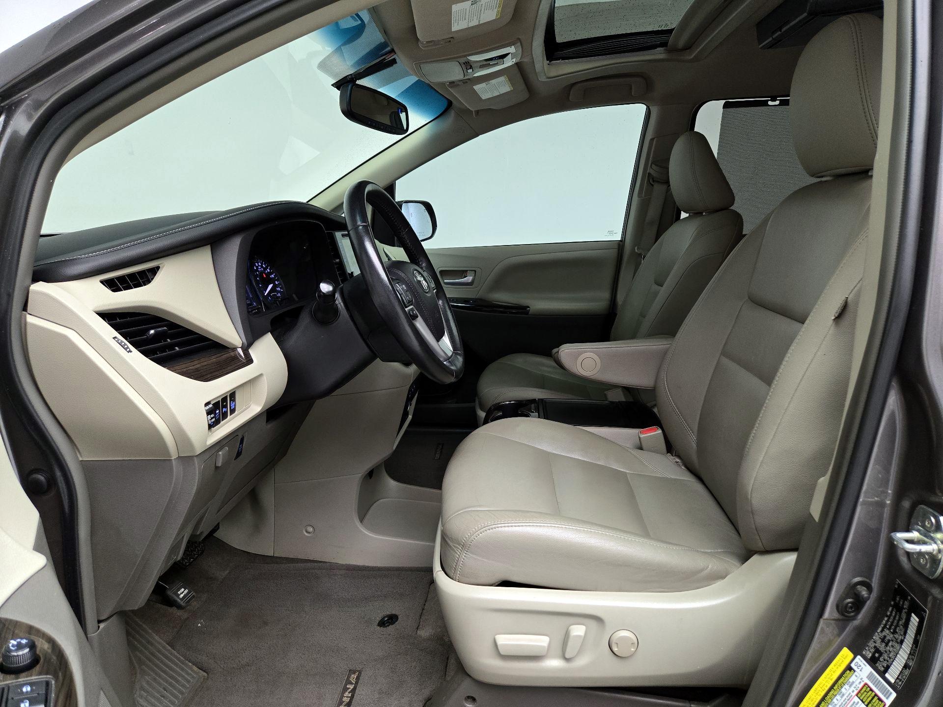 Thumbnail: 2015 Toyota Sienna - 11