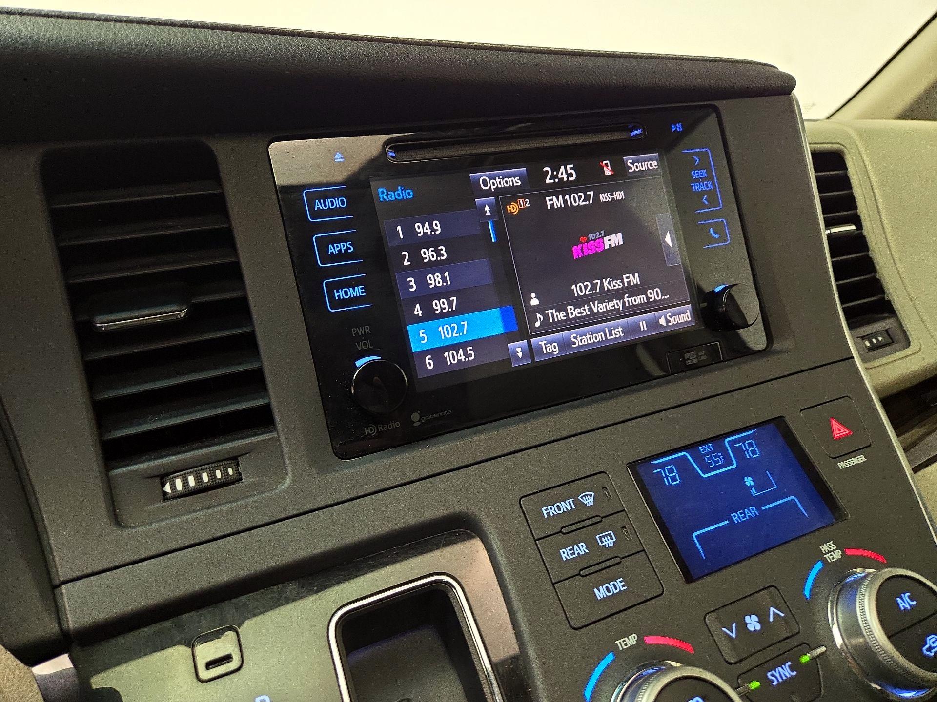 Thumbnail: 2015 Toyota Sienna - 16