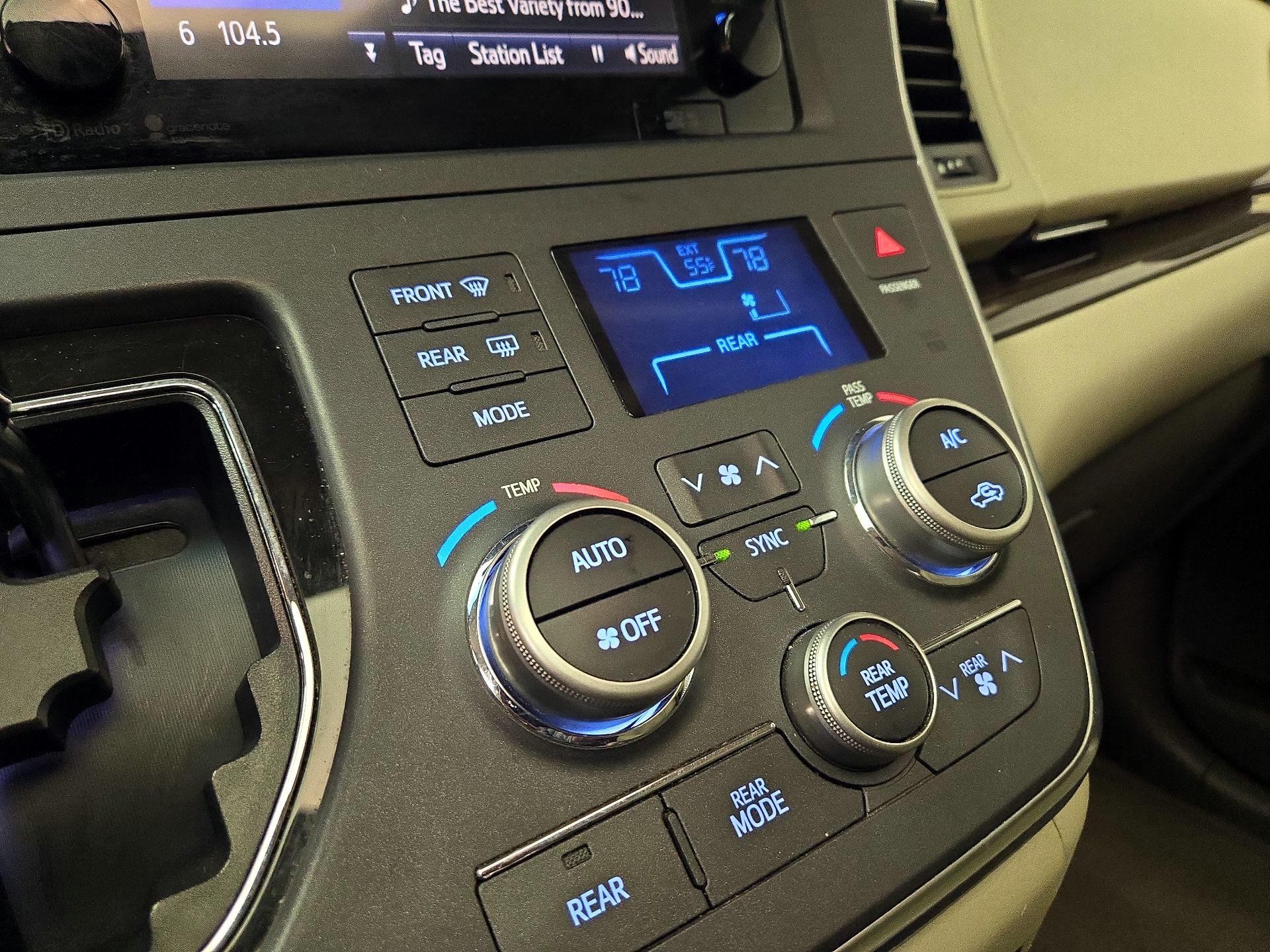 Thumbnail: 2015 Toyota Sienna - 17