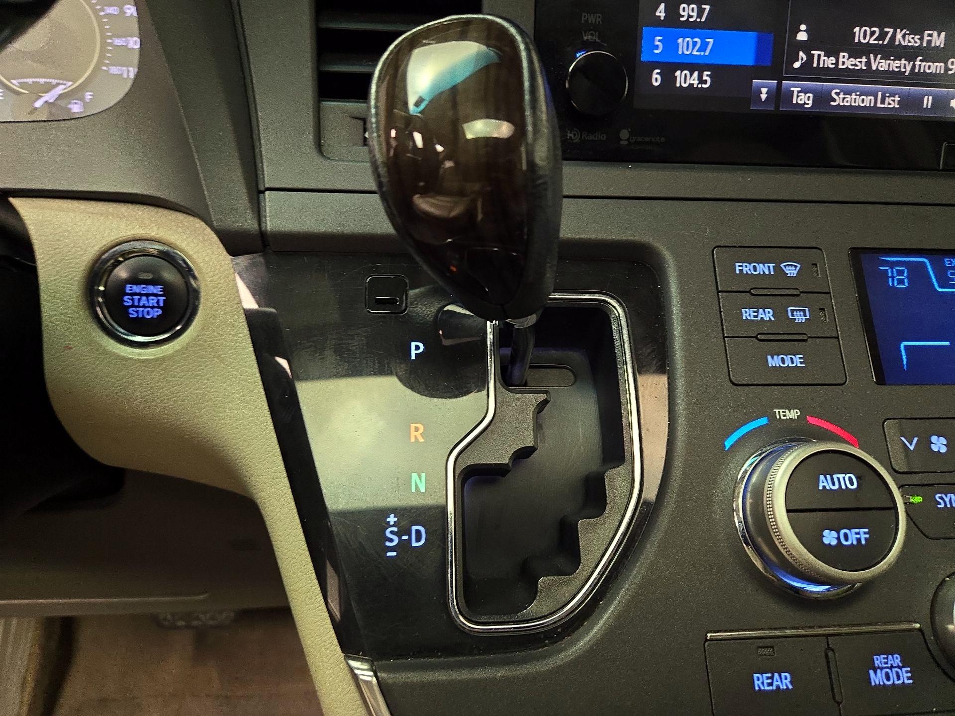 Thumbnail: 2015 Toyota Sienna - 18