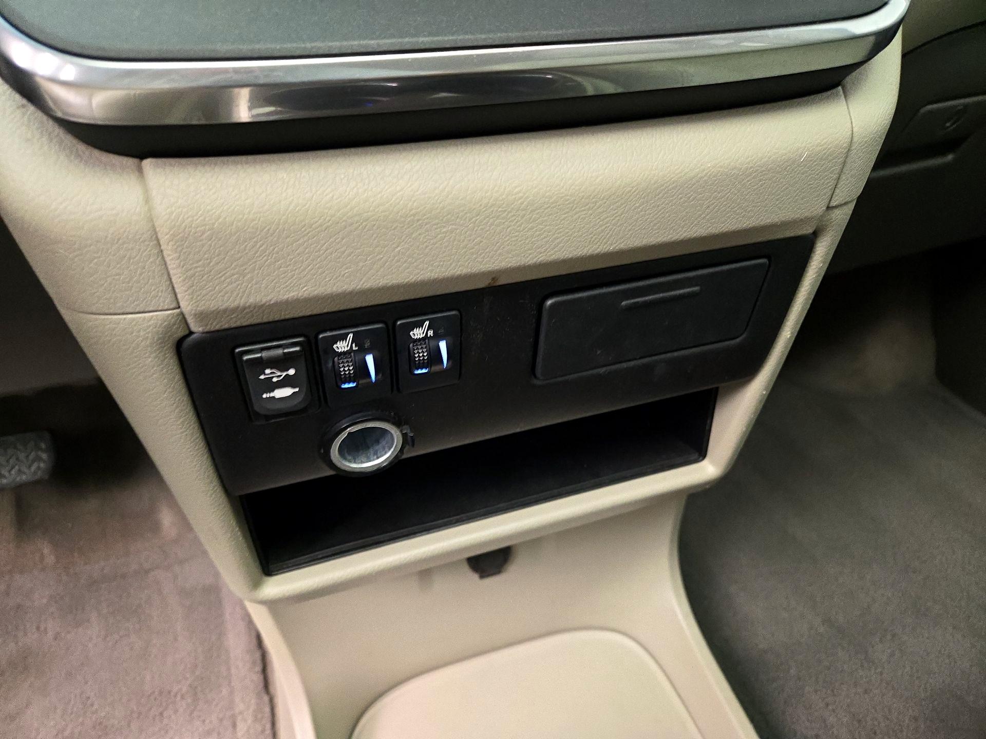 Thumbnail: 2015 Toyota Sienna - 19