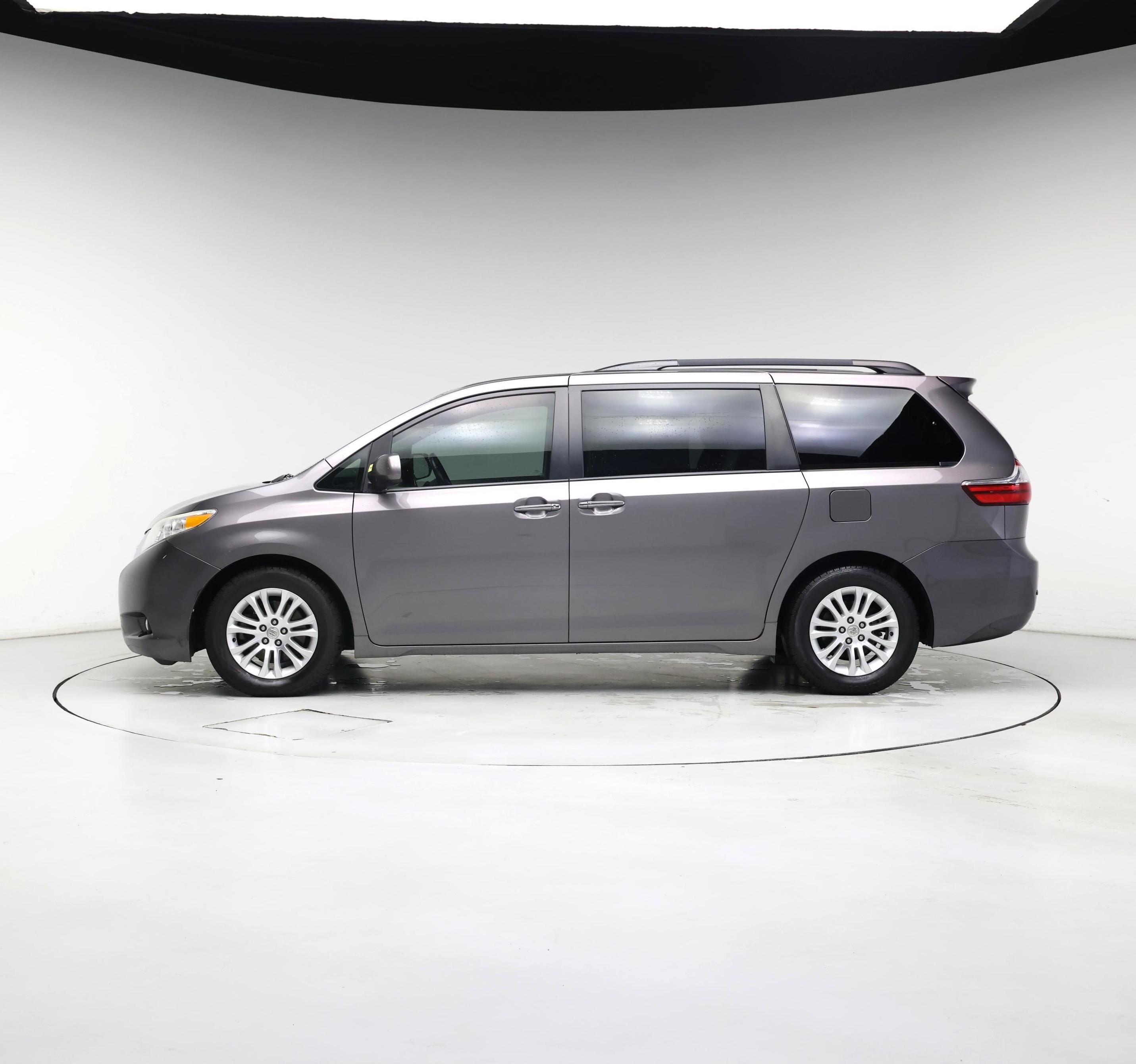 Thumbnail: 2015 Toyota Sienna - 3