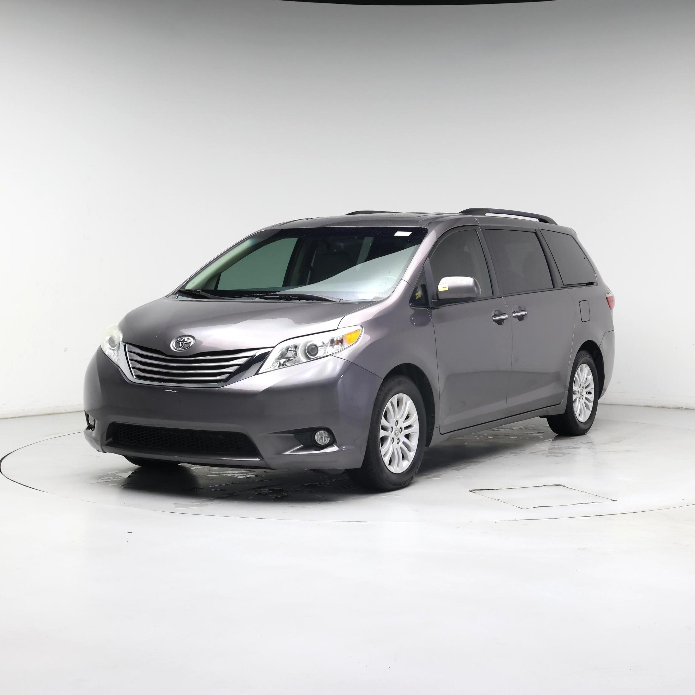 Thumbnail: 2015 Toyota Sienna - 4