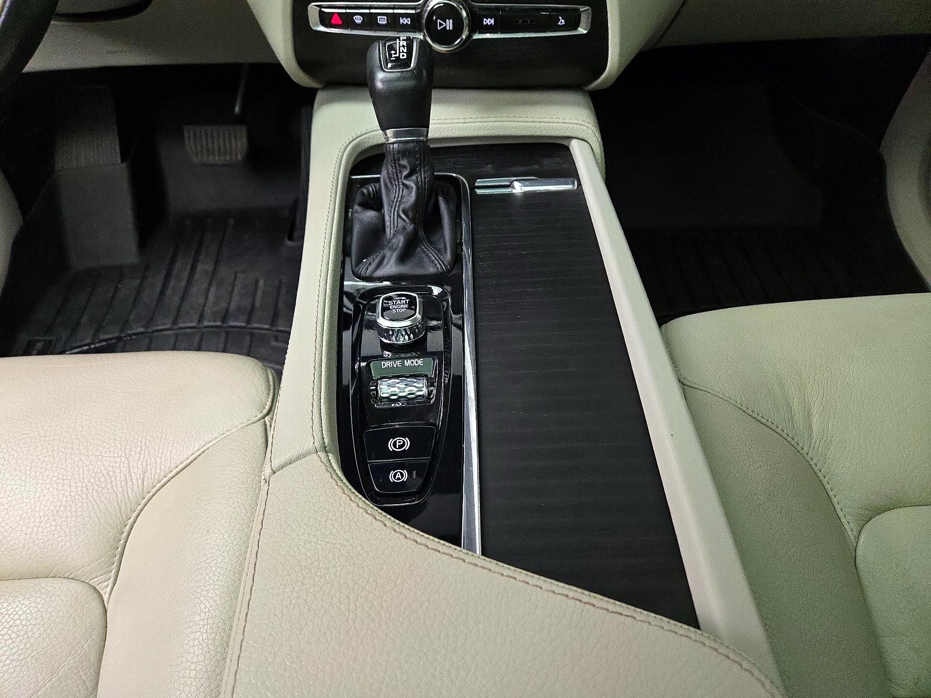 Thumbnail: 2020 Volvo XC90 - 18