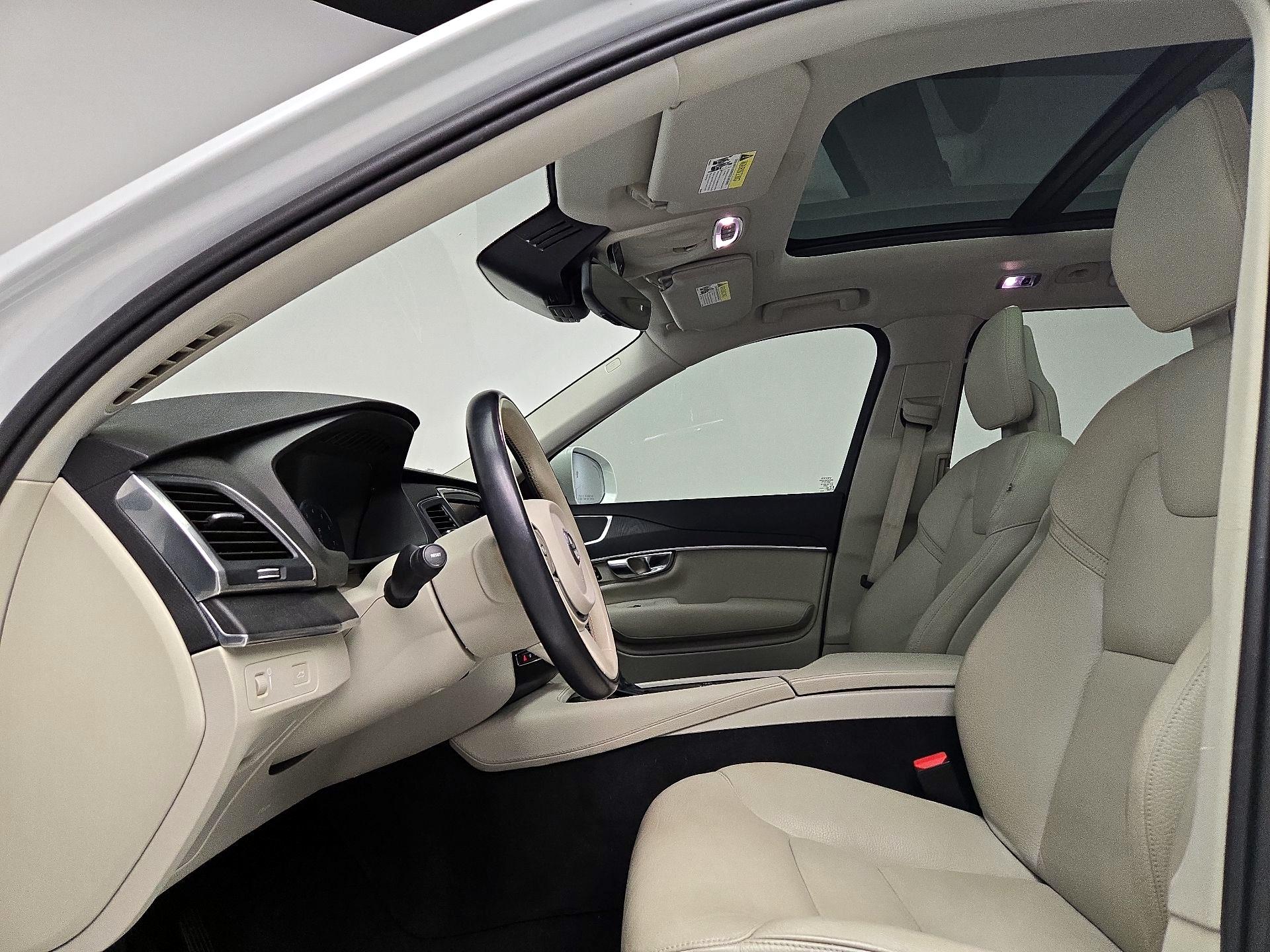 Thumbnail: 2020 Volvo XC90 - 20