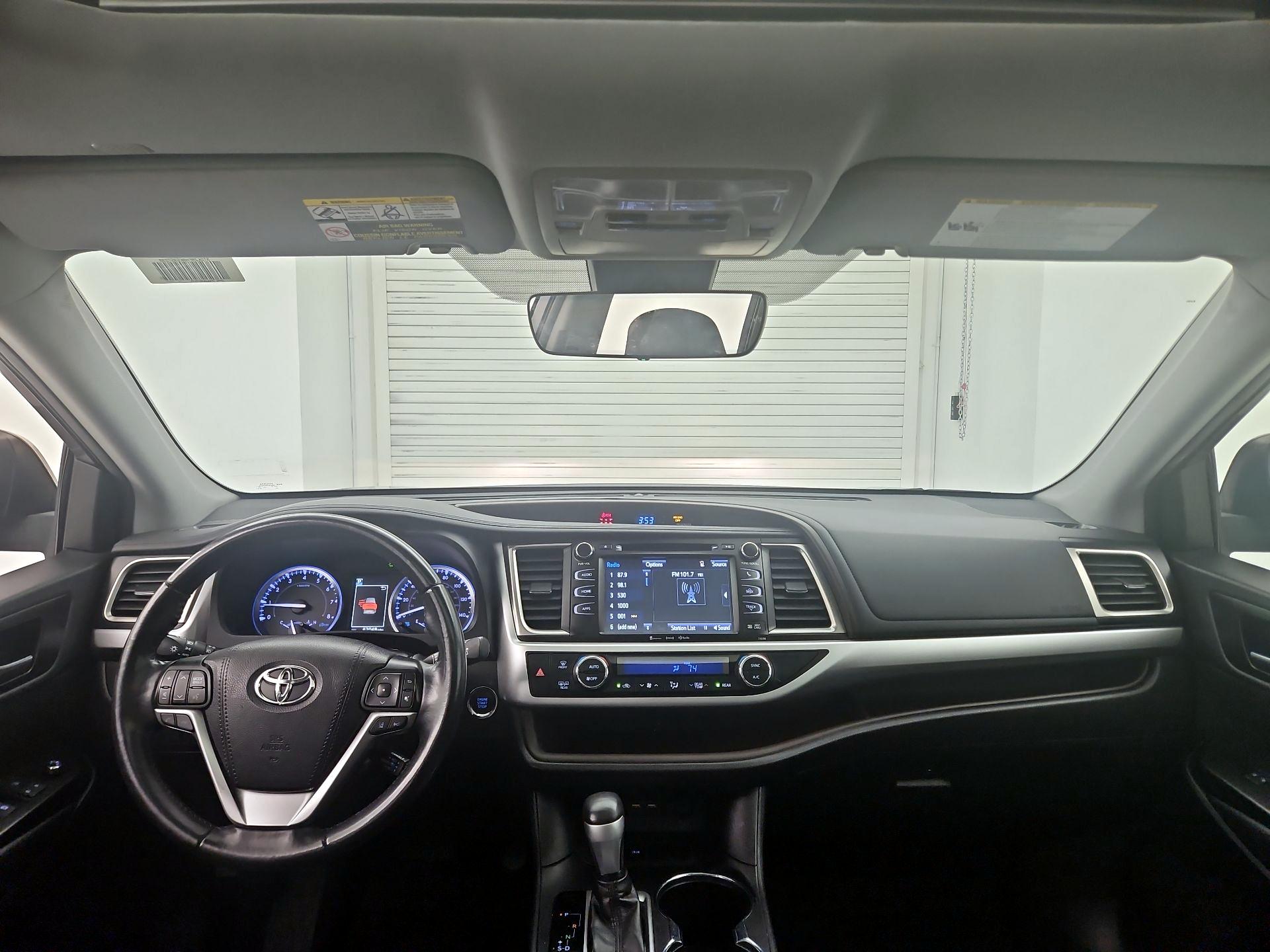 Thumbnail: 2019 Toyota Highlander - 9