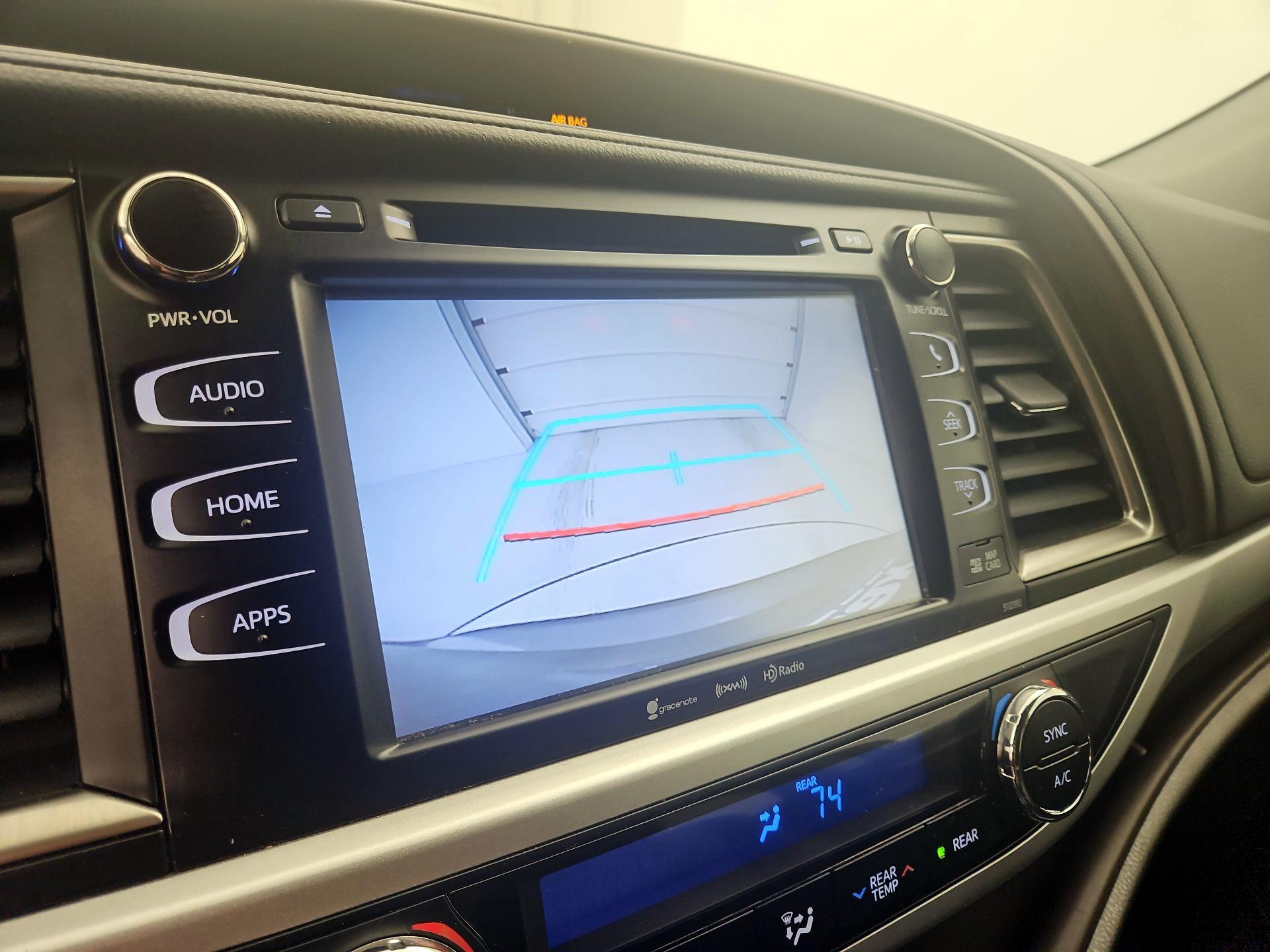 Thumbnail: 2019 Toyota Highlander - 14