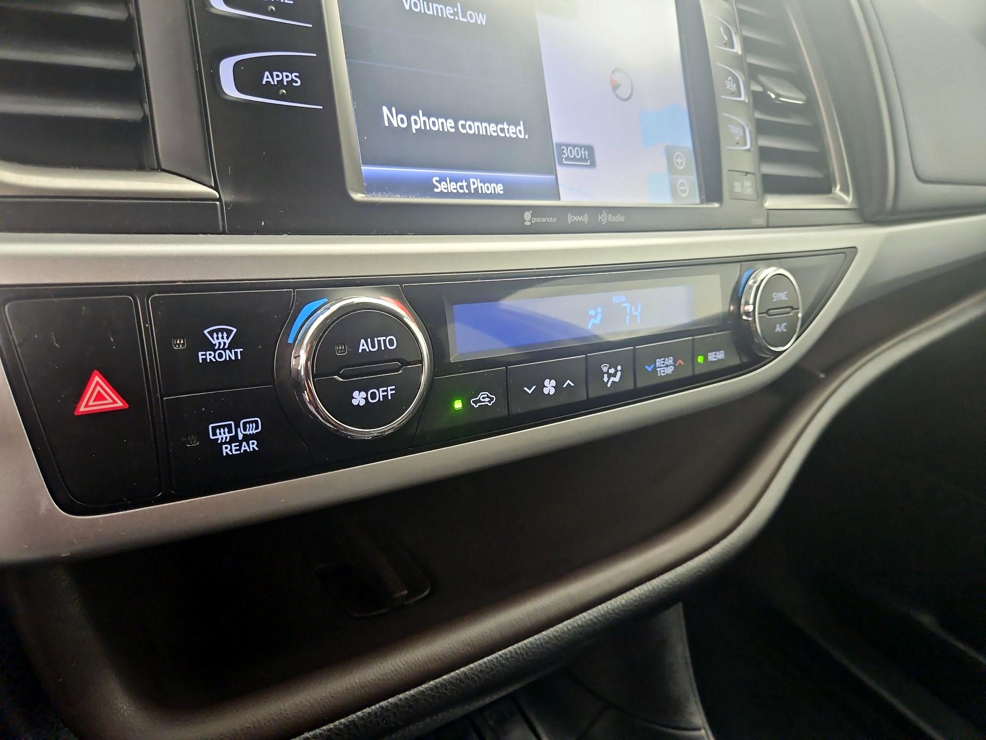 Thumbnail: 2019 Toyota Highlander - 16