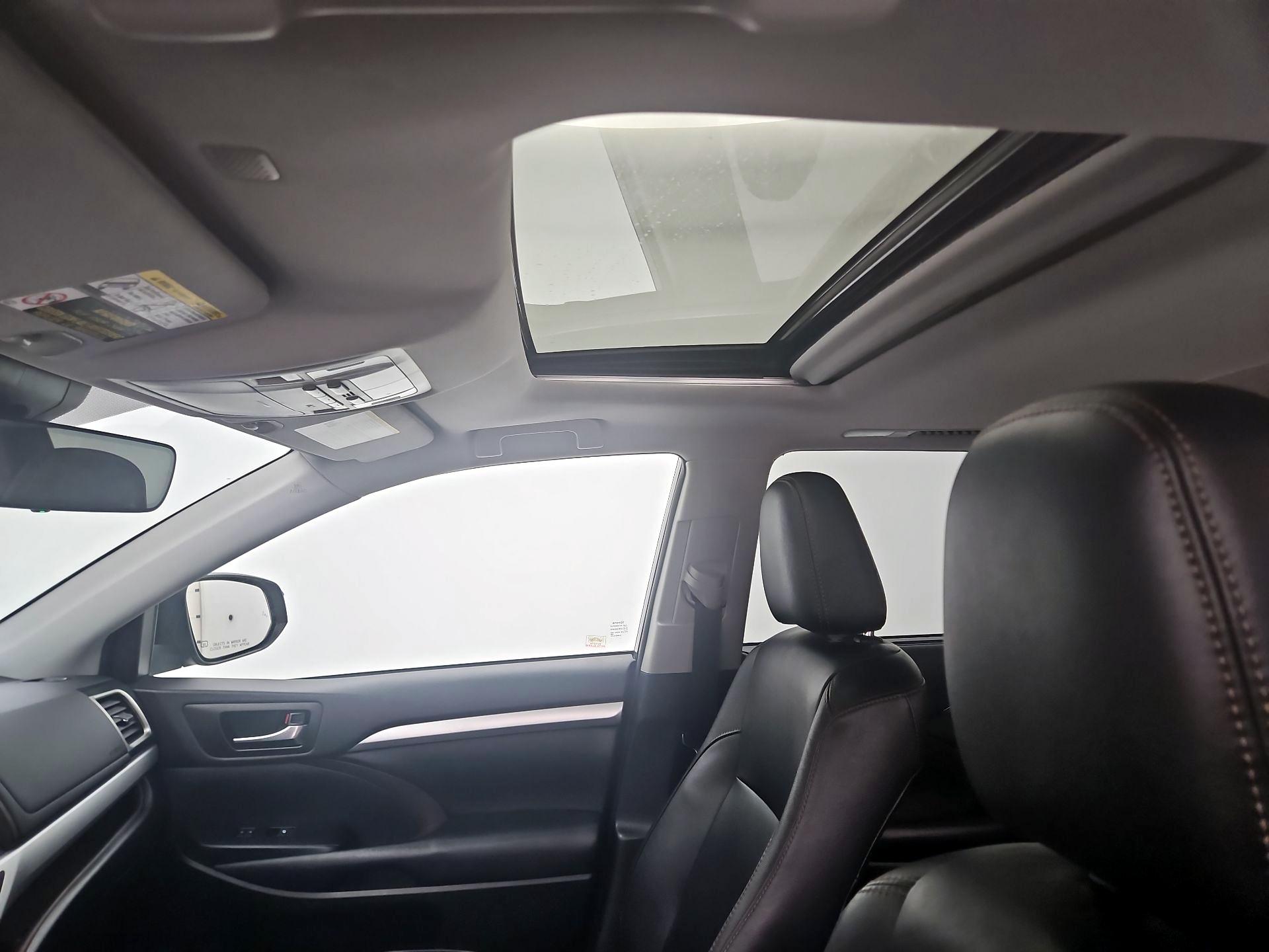 Thumbnail: 2019 Toyota Highlander - 18