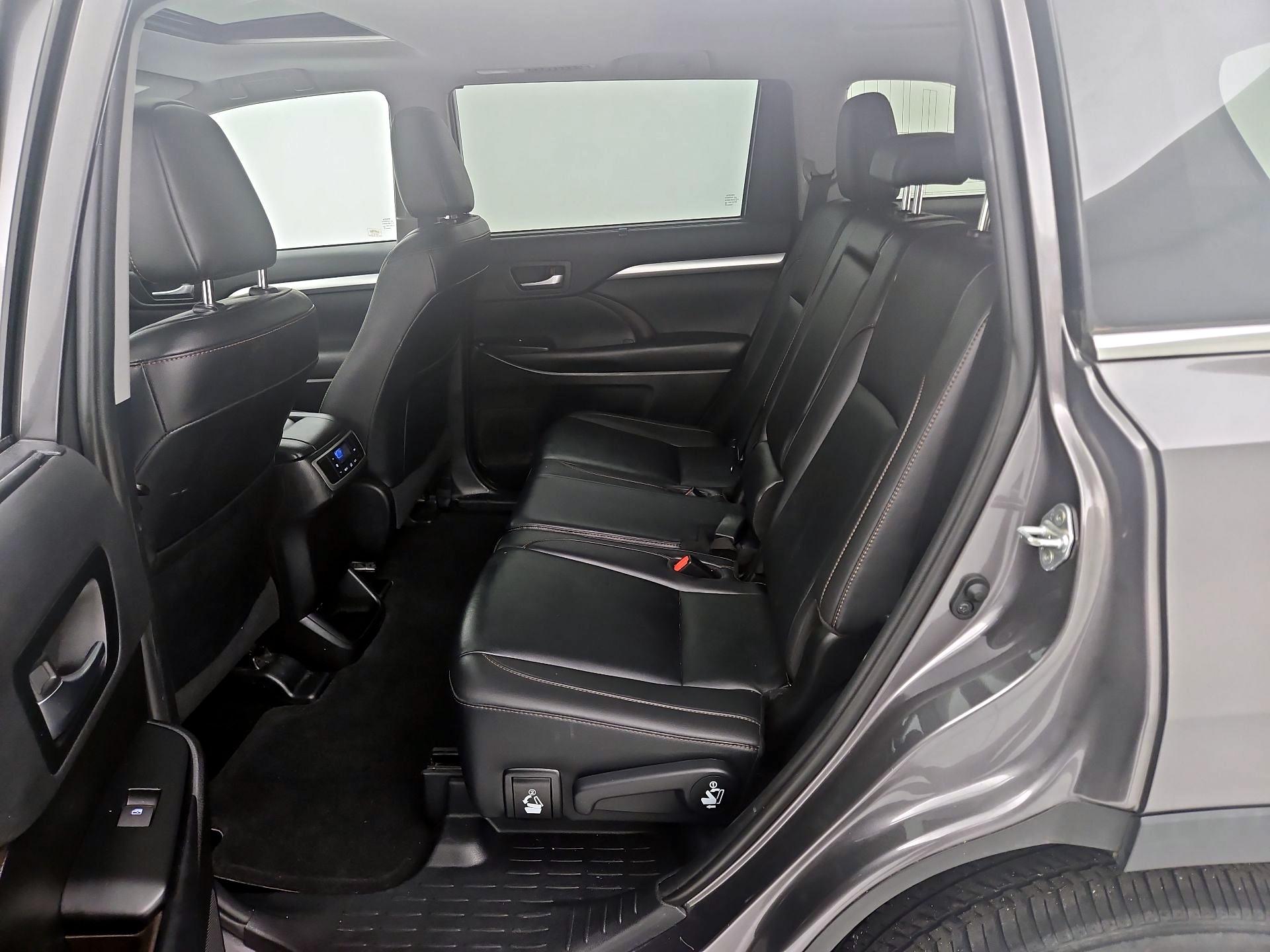 Thumbnail: 2019 Toyota Highlander - 19