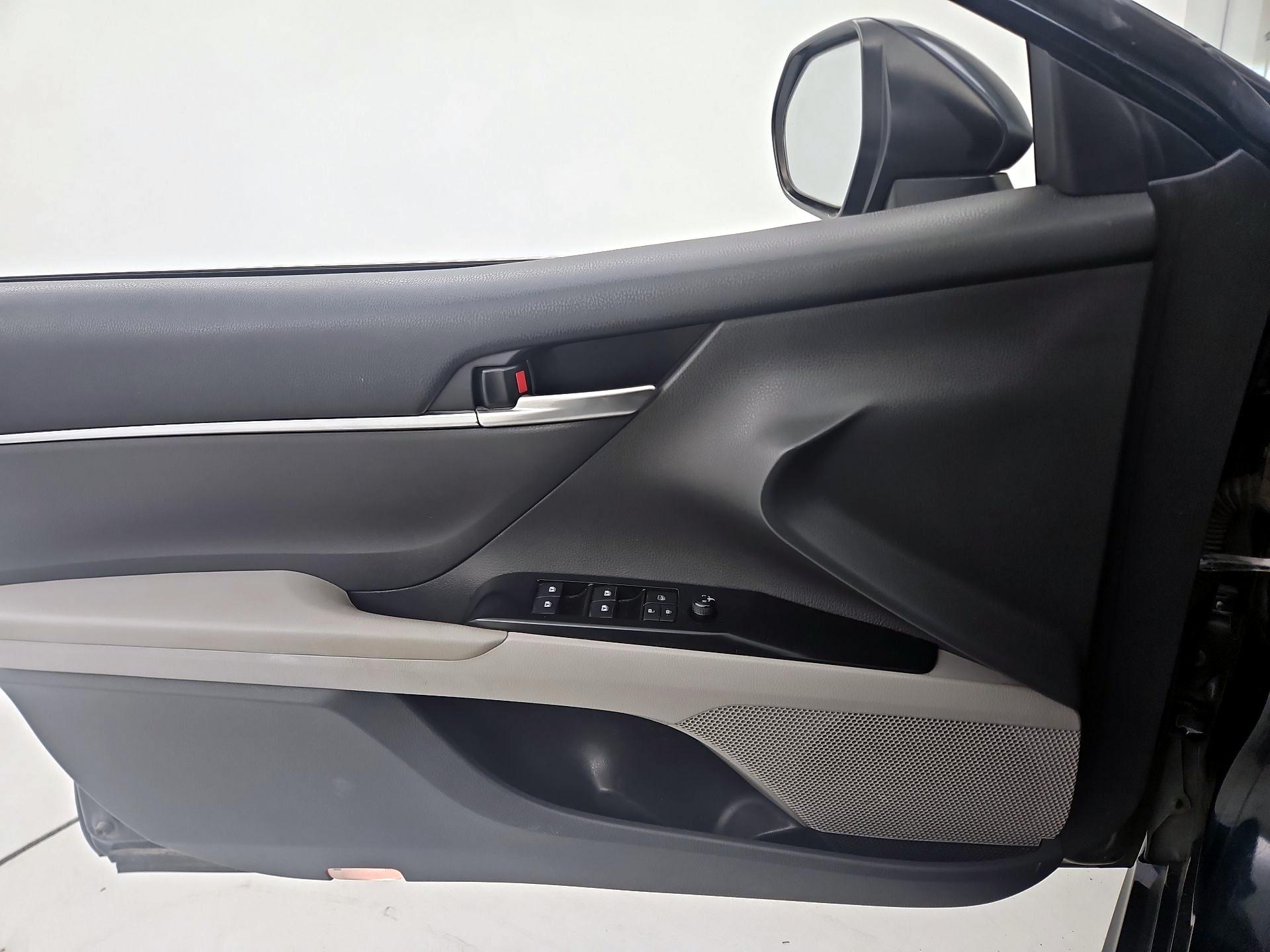 Thumbnail: 2019 Toyota Camry - 12