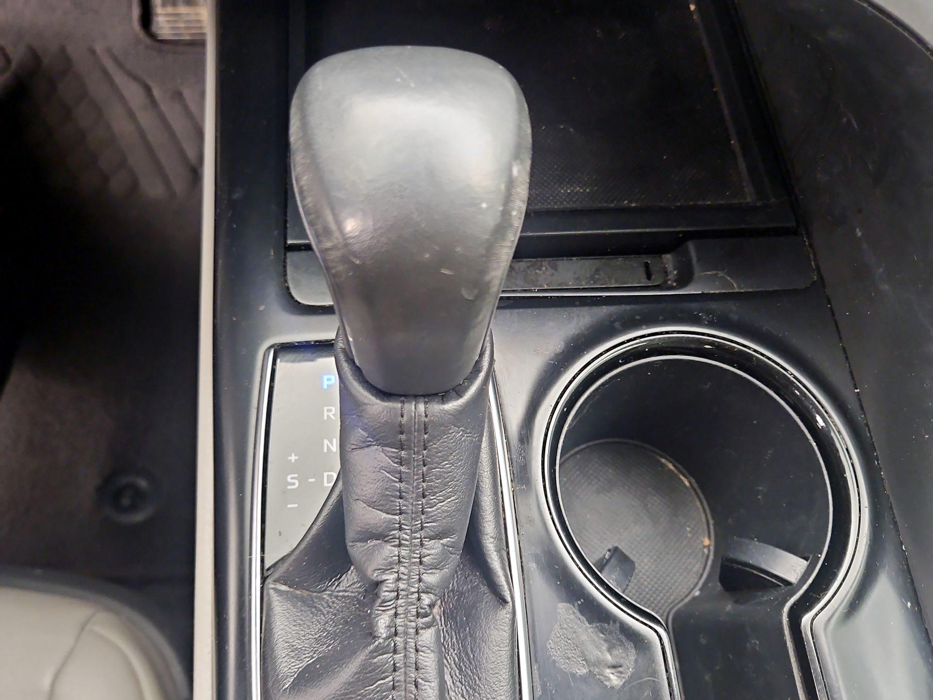 Thumbnail: 2019 Toyota Camry - 17