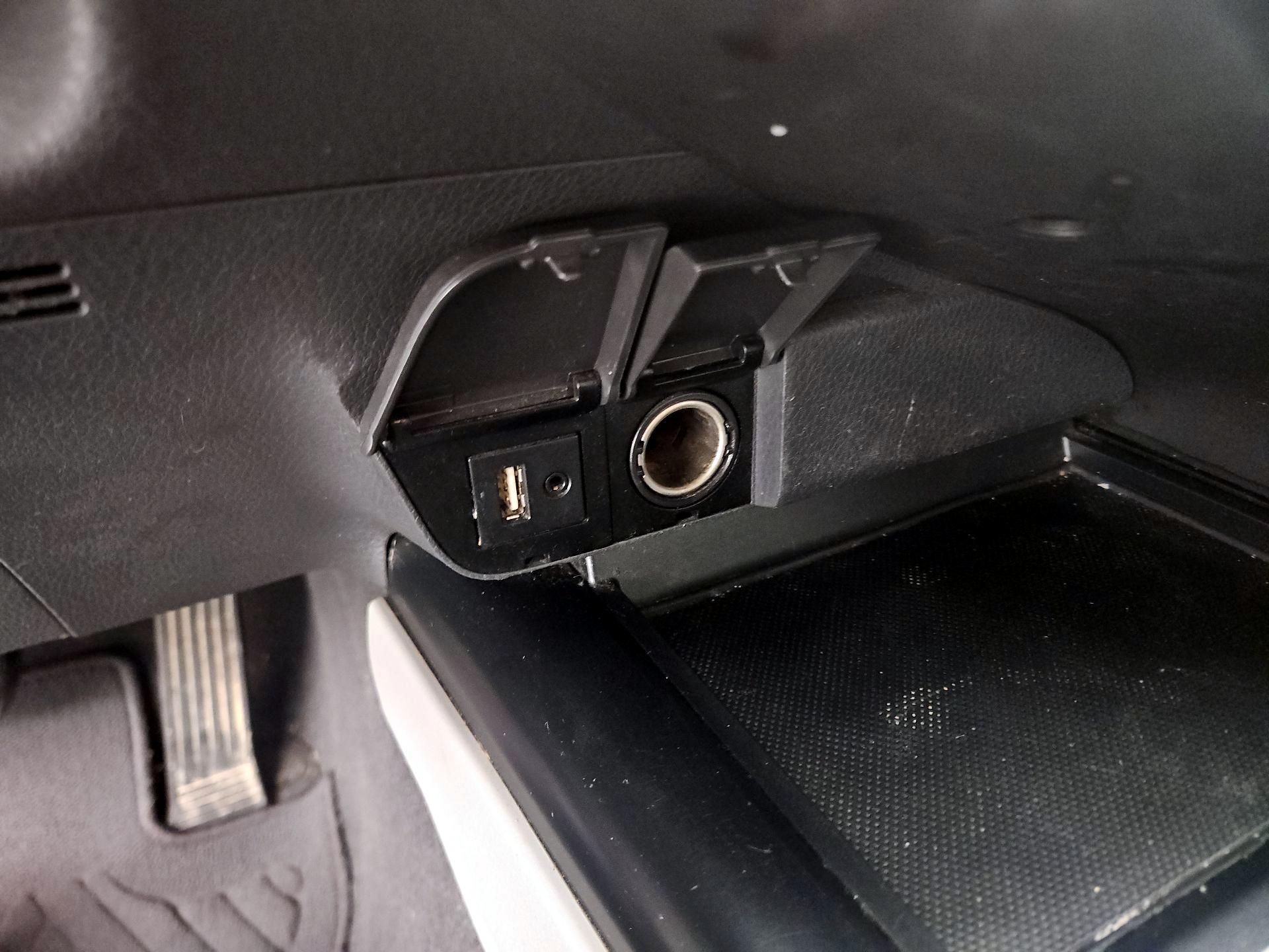 Thumbnail: 2019 Toyota Camry - 18