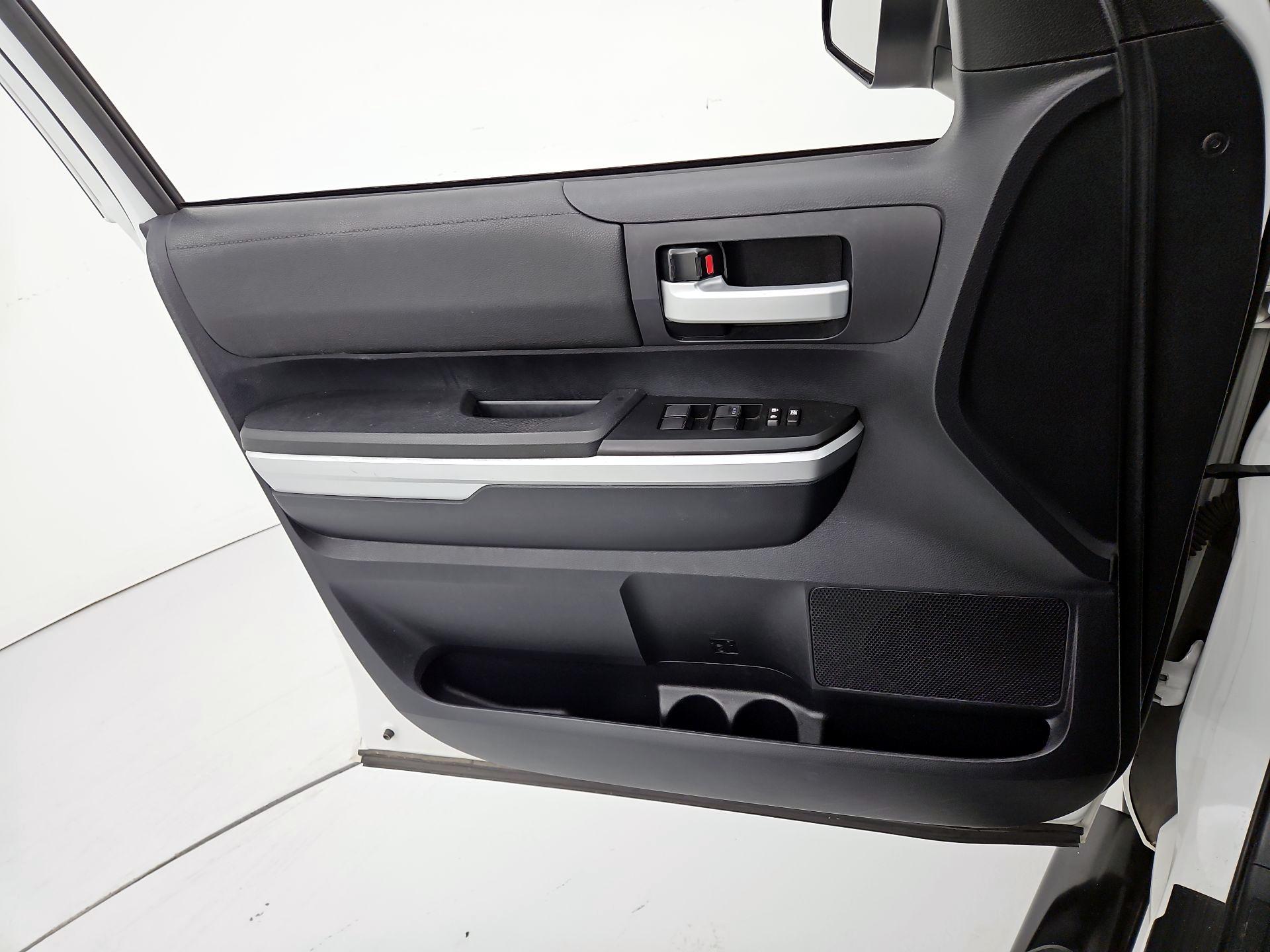 Thumbnail: 2015 Toyota Tundra - 12