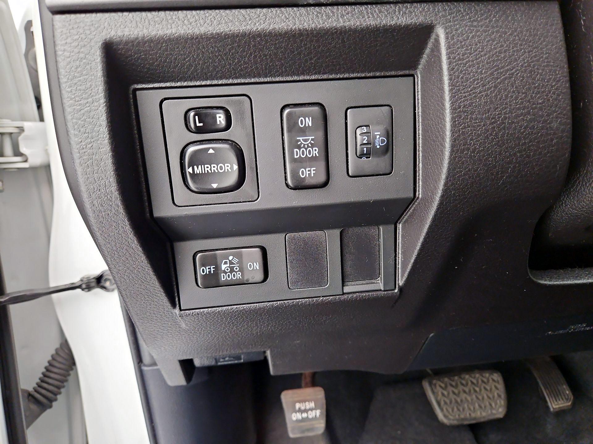 Thumbnail: 2015 Toyota Tundra - 13