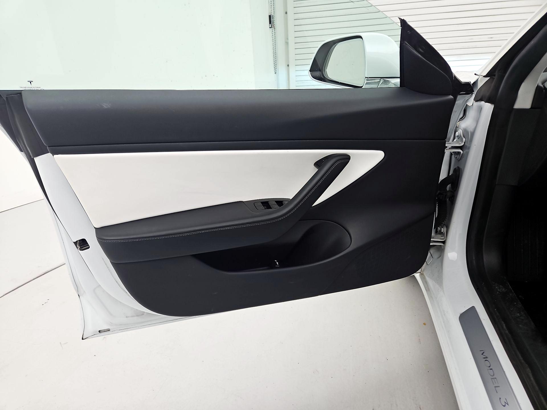 Thumbnail: 2019 Tesla Model 3 - 12