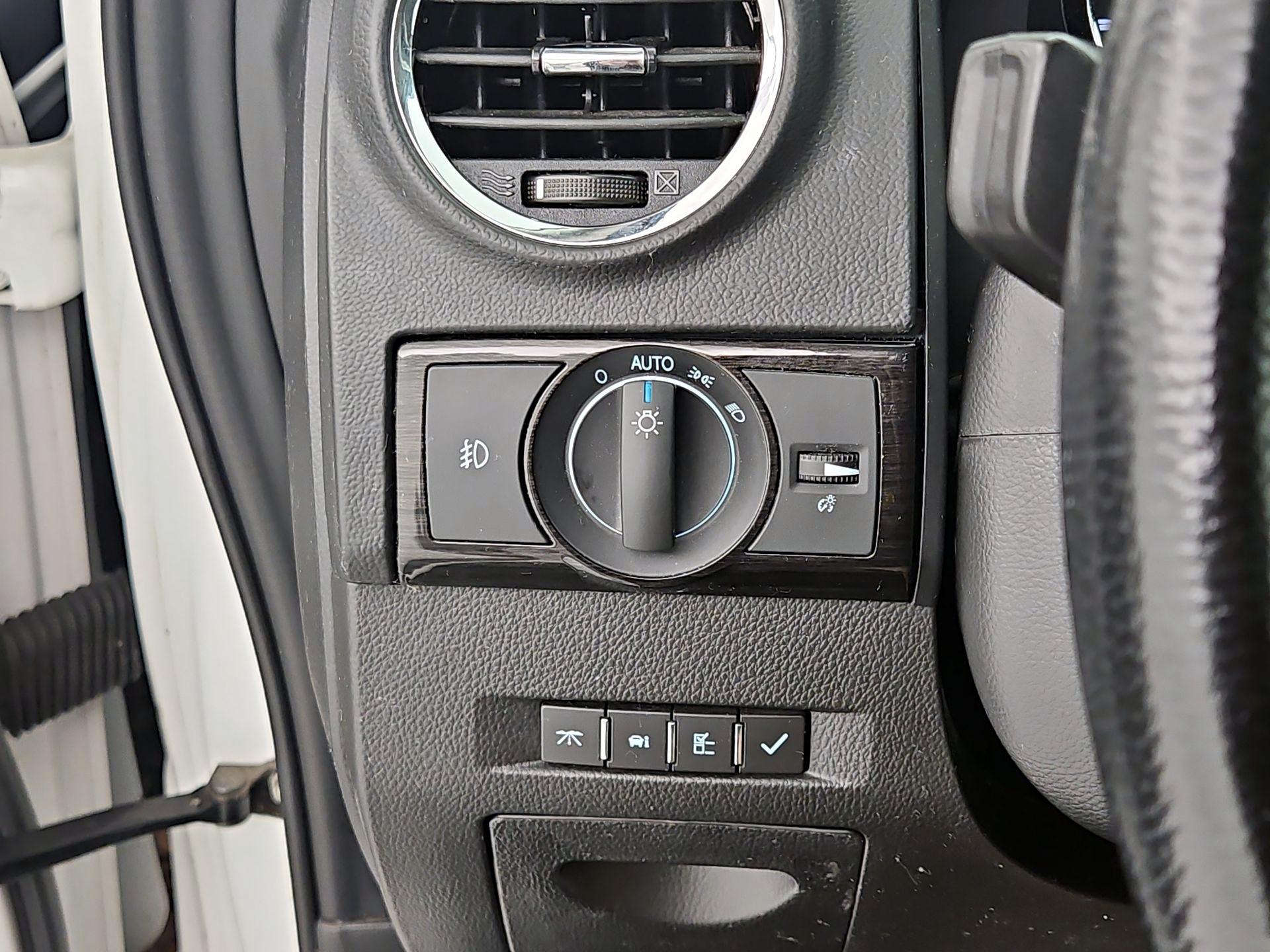 Thumbnail: 2015 Chevrolet Captiva Sport - 13