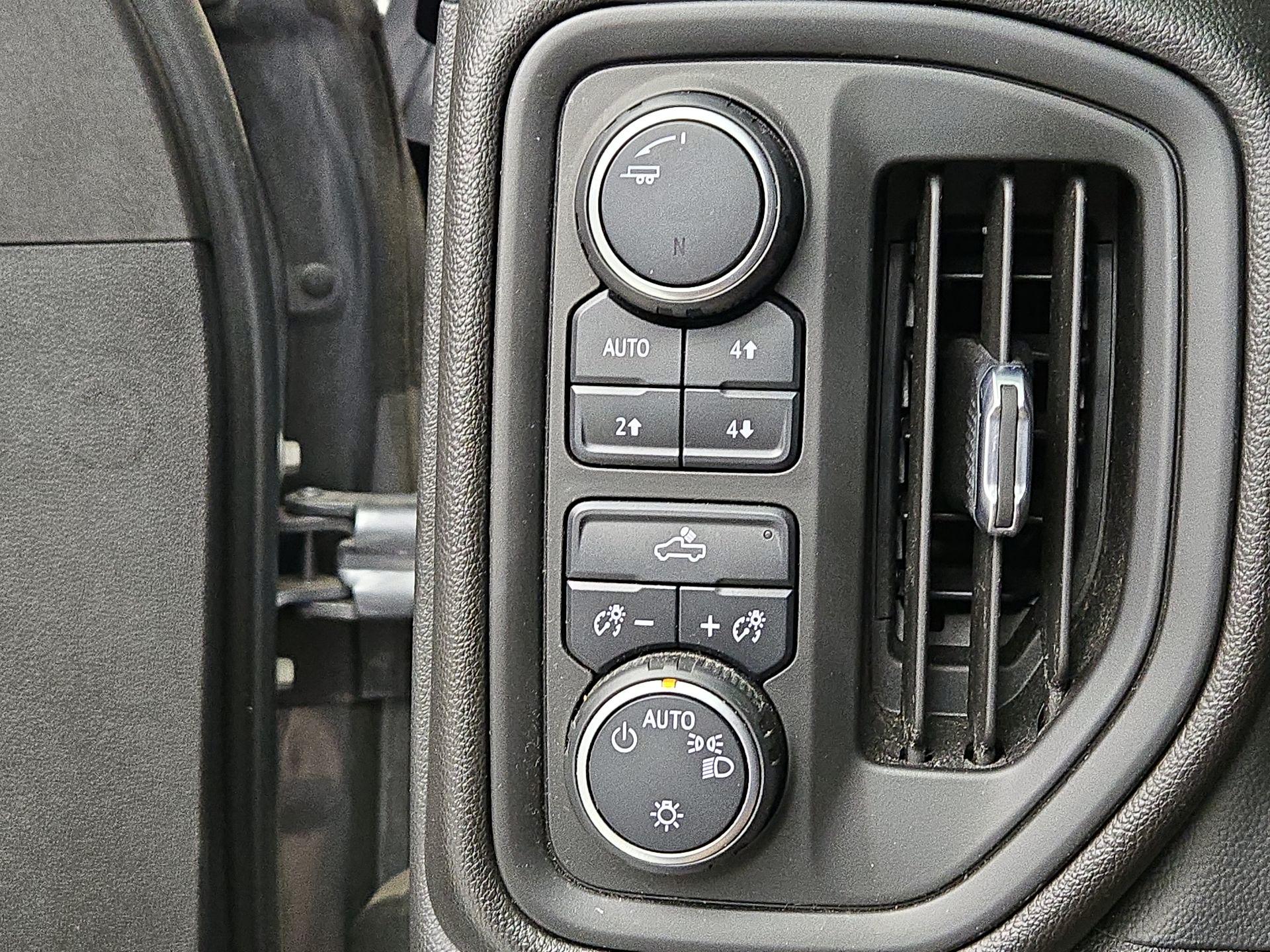 Thumbnail: 2021 Chevrolet Silverado 1500 - 13