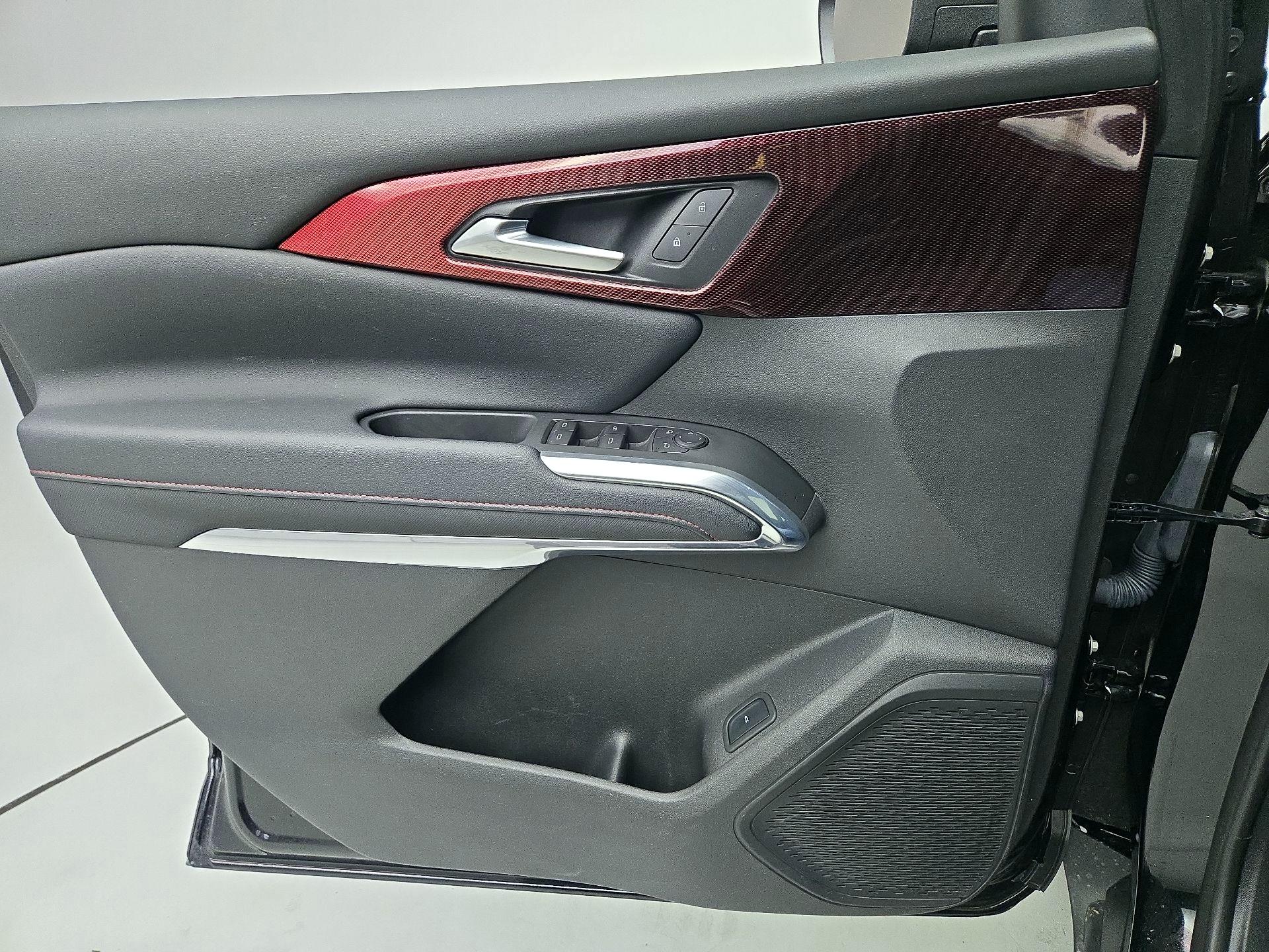 Thumbnail: 2025 Chevrolet Traverse - 12