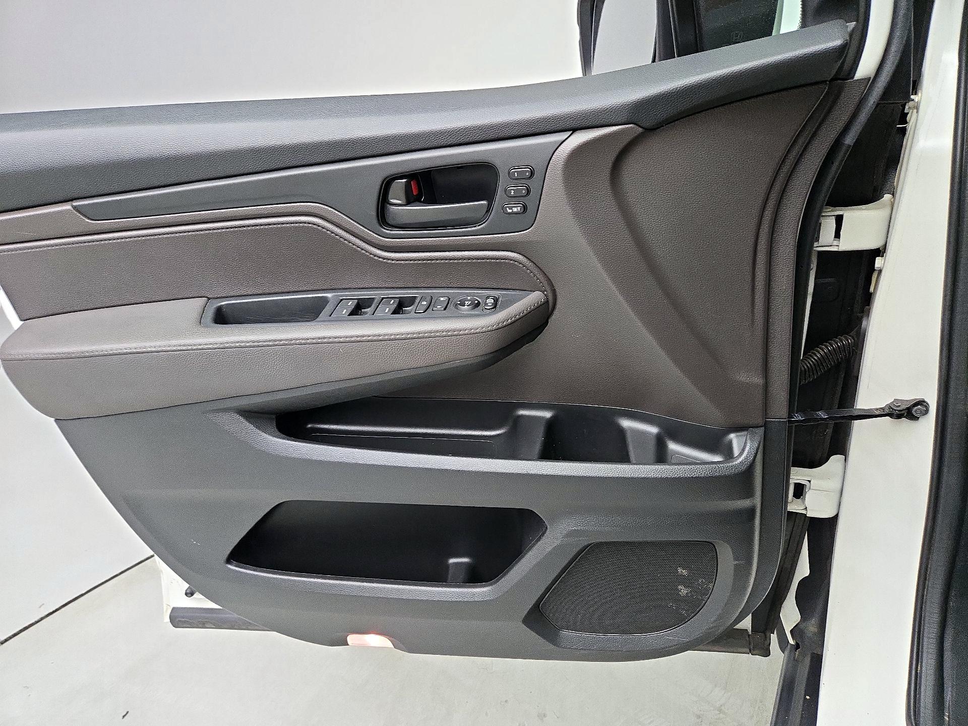 Thumbnail: 2018 Honda Odyssey - 12