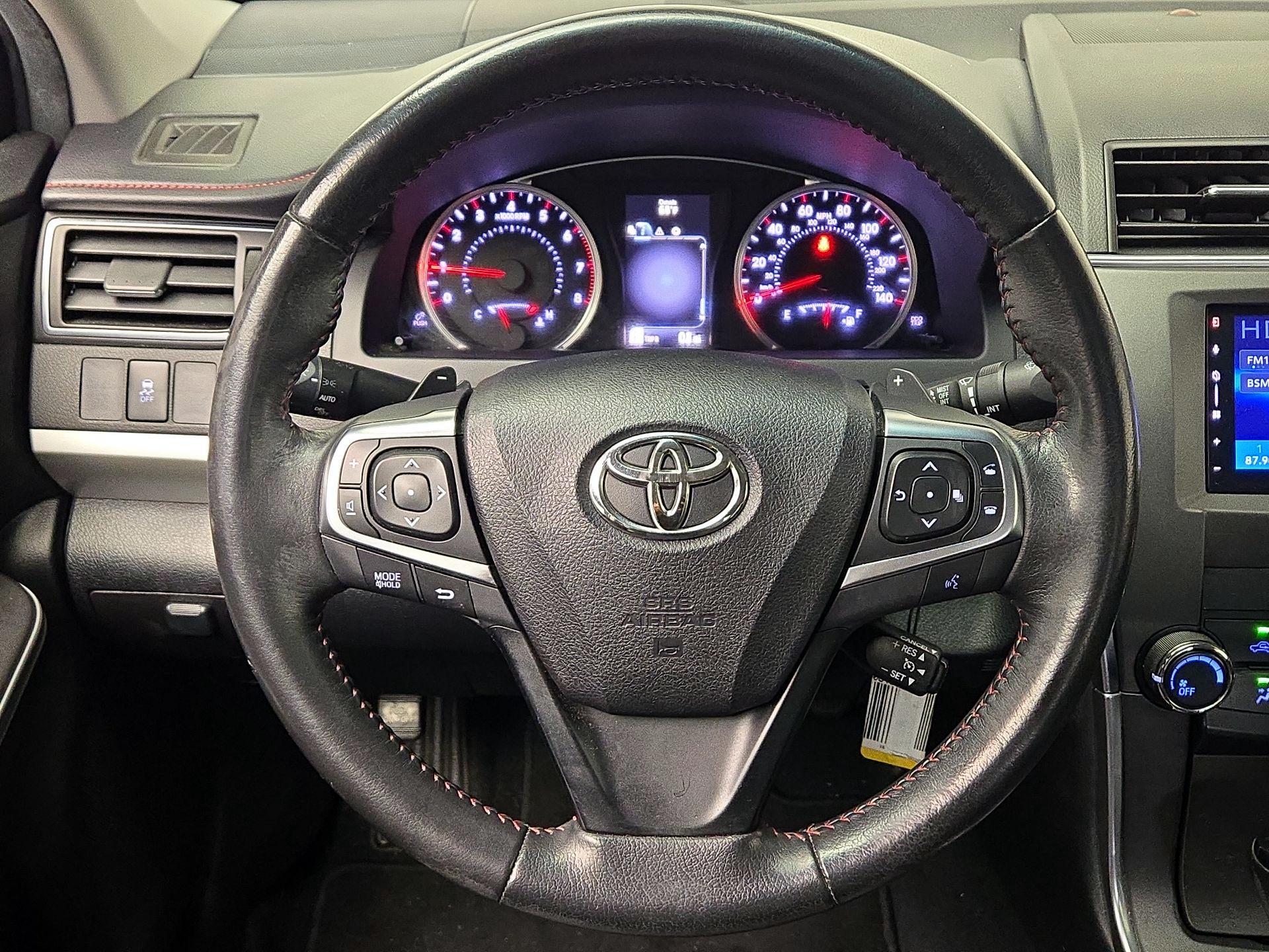 Thumbnail: 2015 Toyota Camry - 10