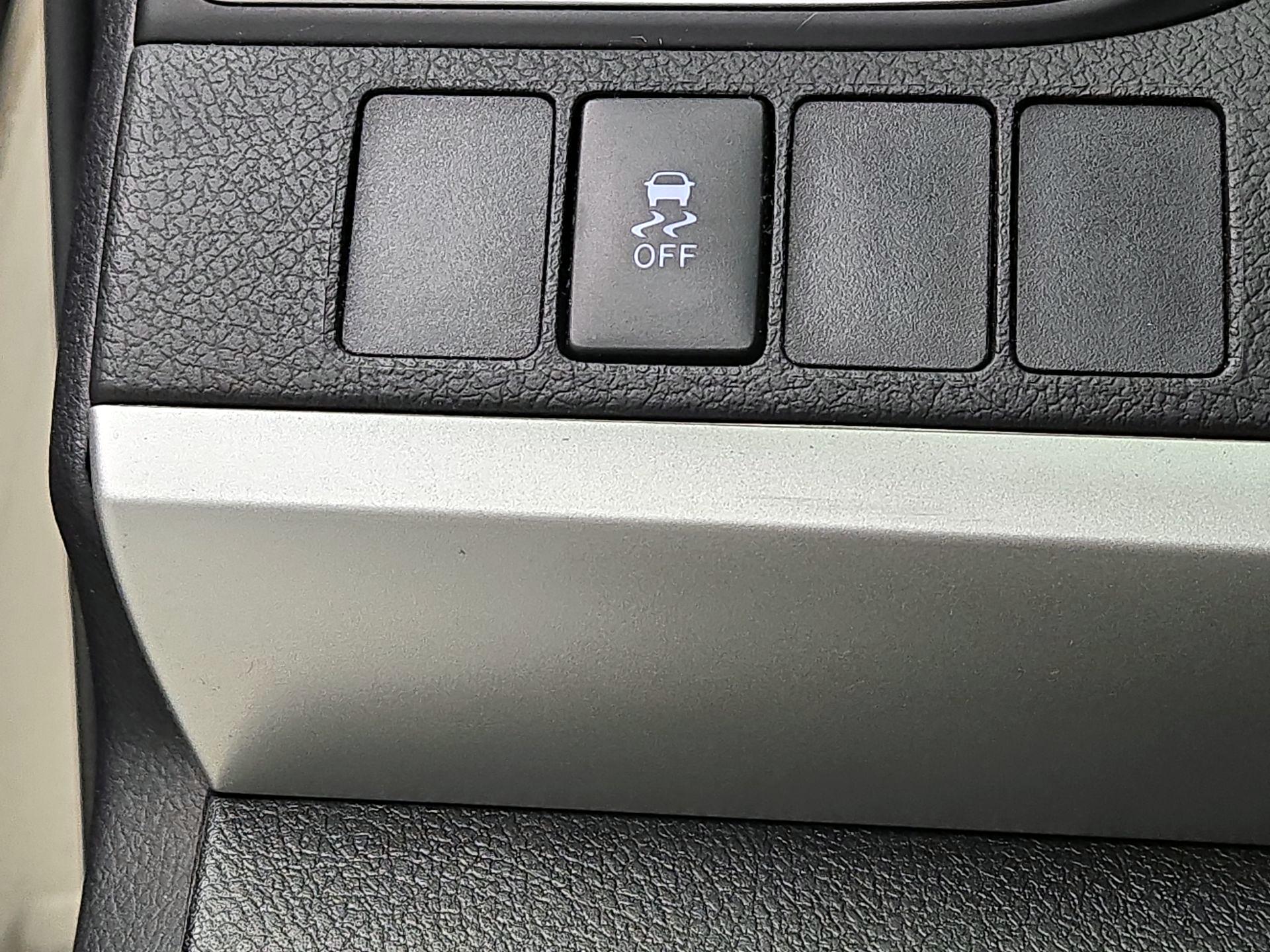 Thumbnail: 2015 Toyota Camry - 13