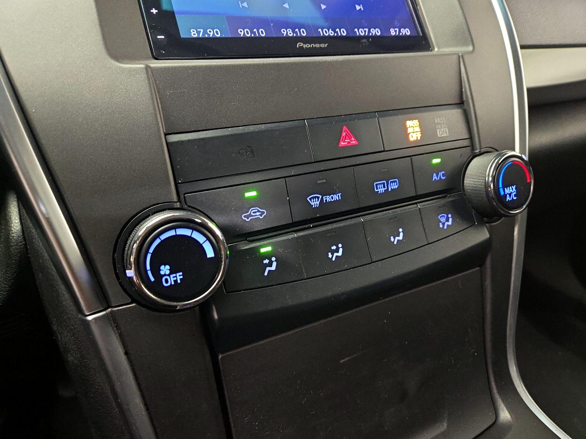 Thumbnail: 2015 Toyota Camry - 16