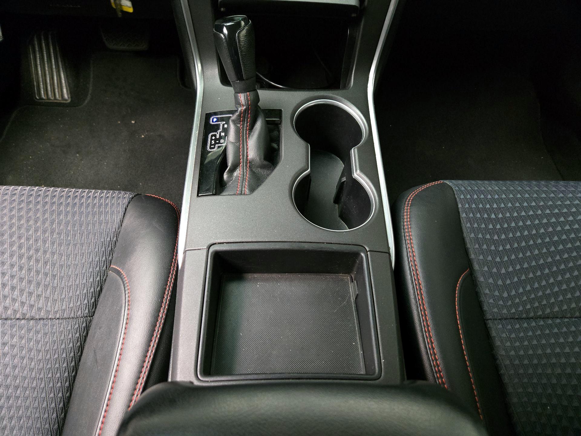 Thumbnail: 2015 Toyota Camry - 17