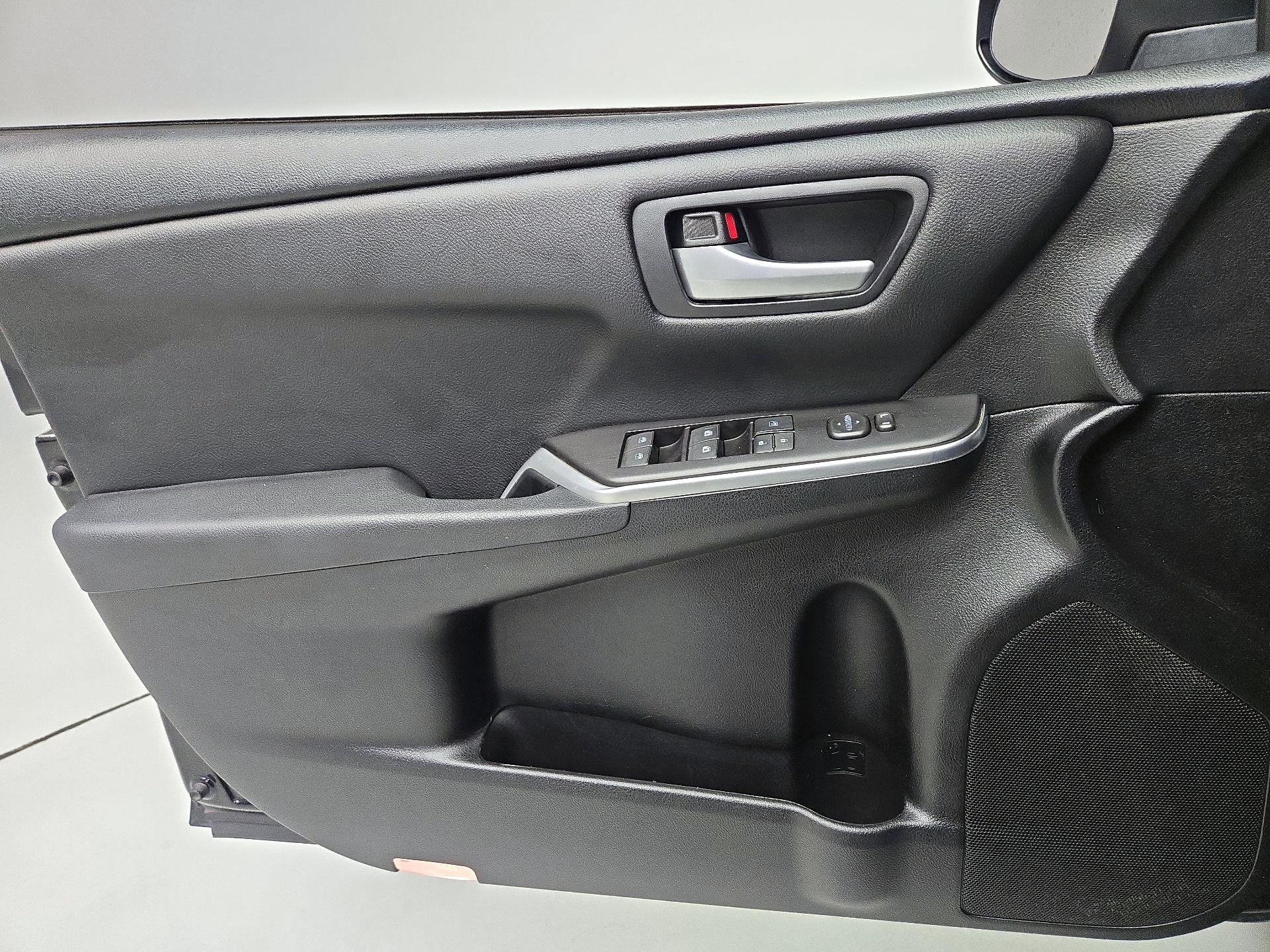 Thumbnail: 2017 Toyota Camry - 12