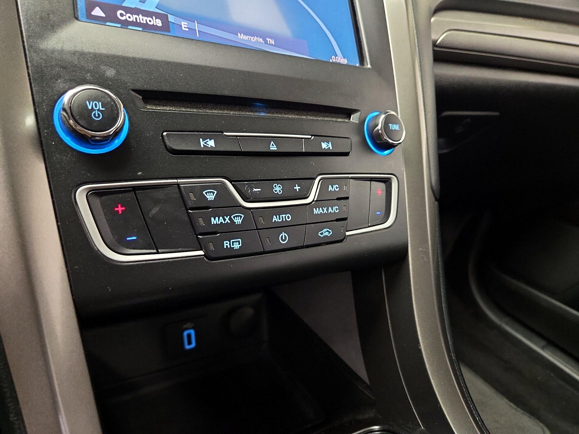 Thumbnail: 2018 Ford Fusion - 17