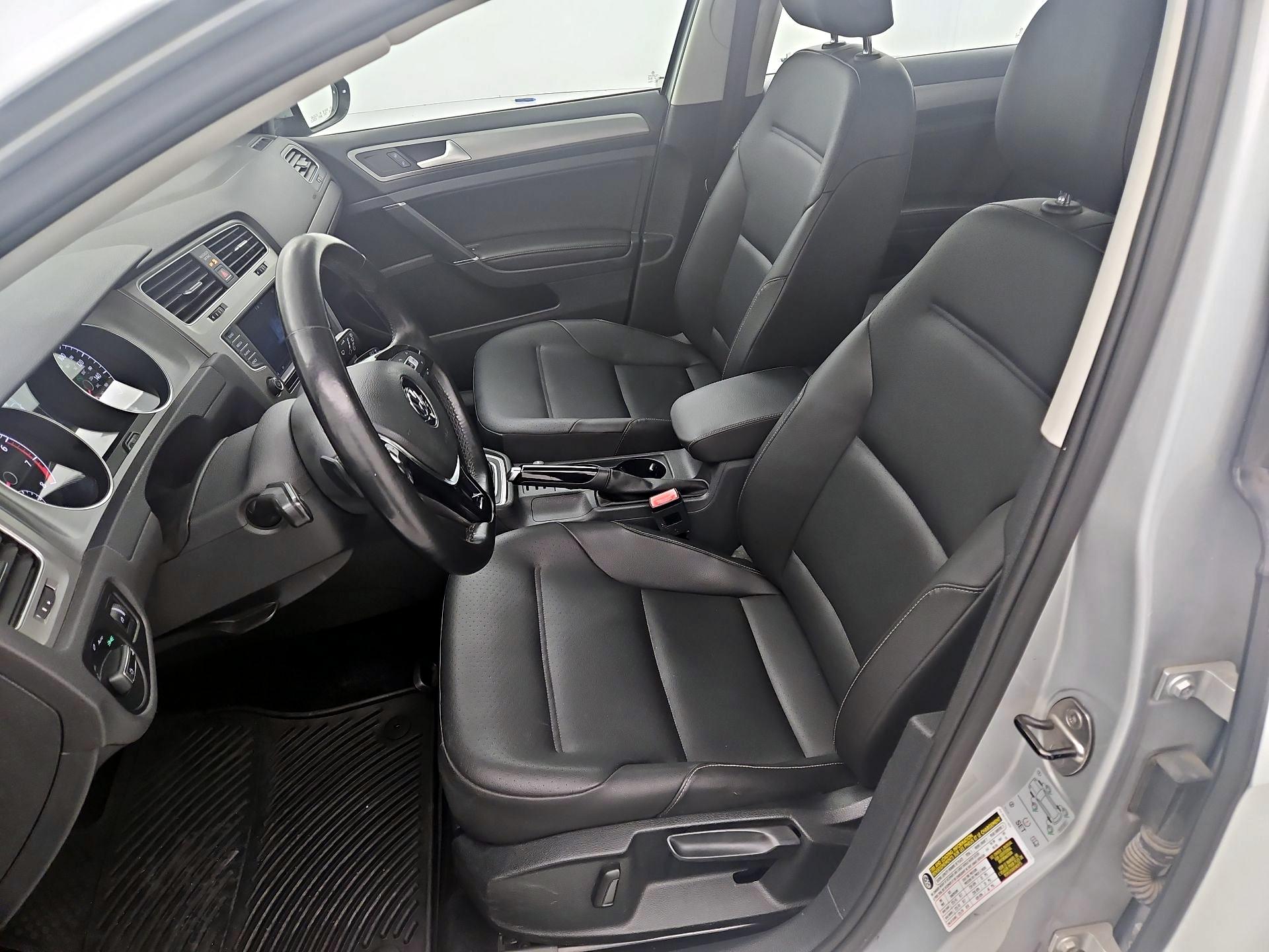 Thumbnail: 2016 Volkswagen Golf - 11