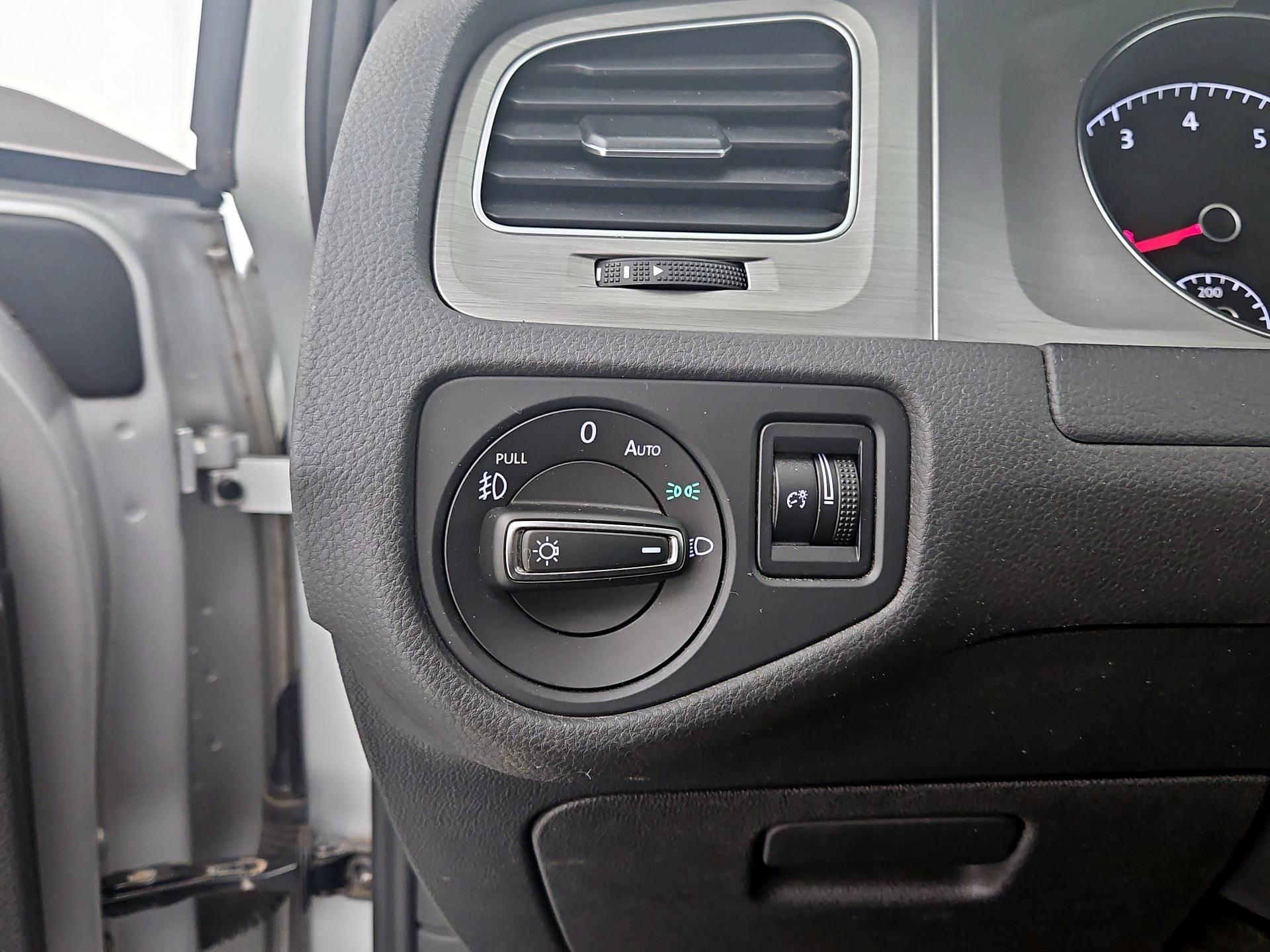 Thumbnail: 2016 Volkswagen Golf - 13