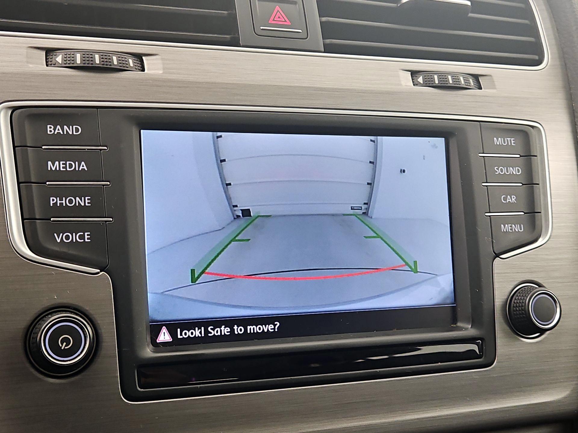 Thumbnail: 2016 Volkswagen Golf - 14