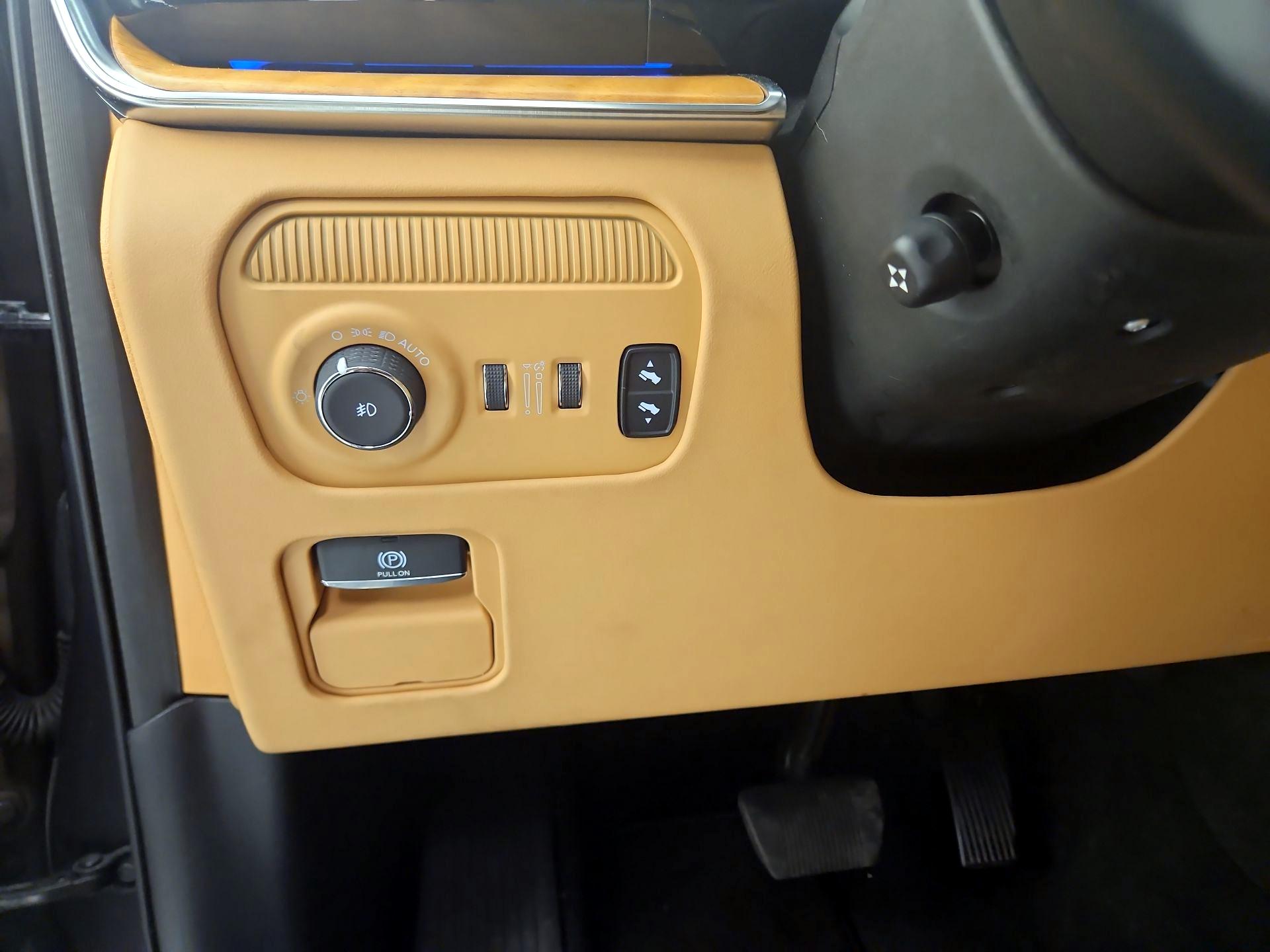 Thumbnail: 2022 Jeep Grand Wagoneer - 13