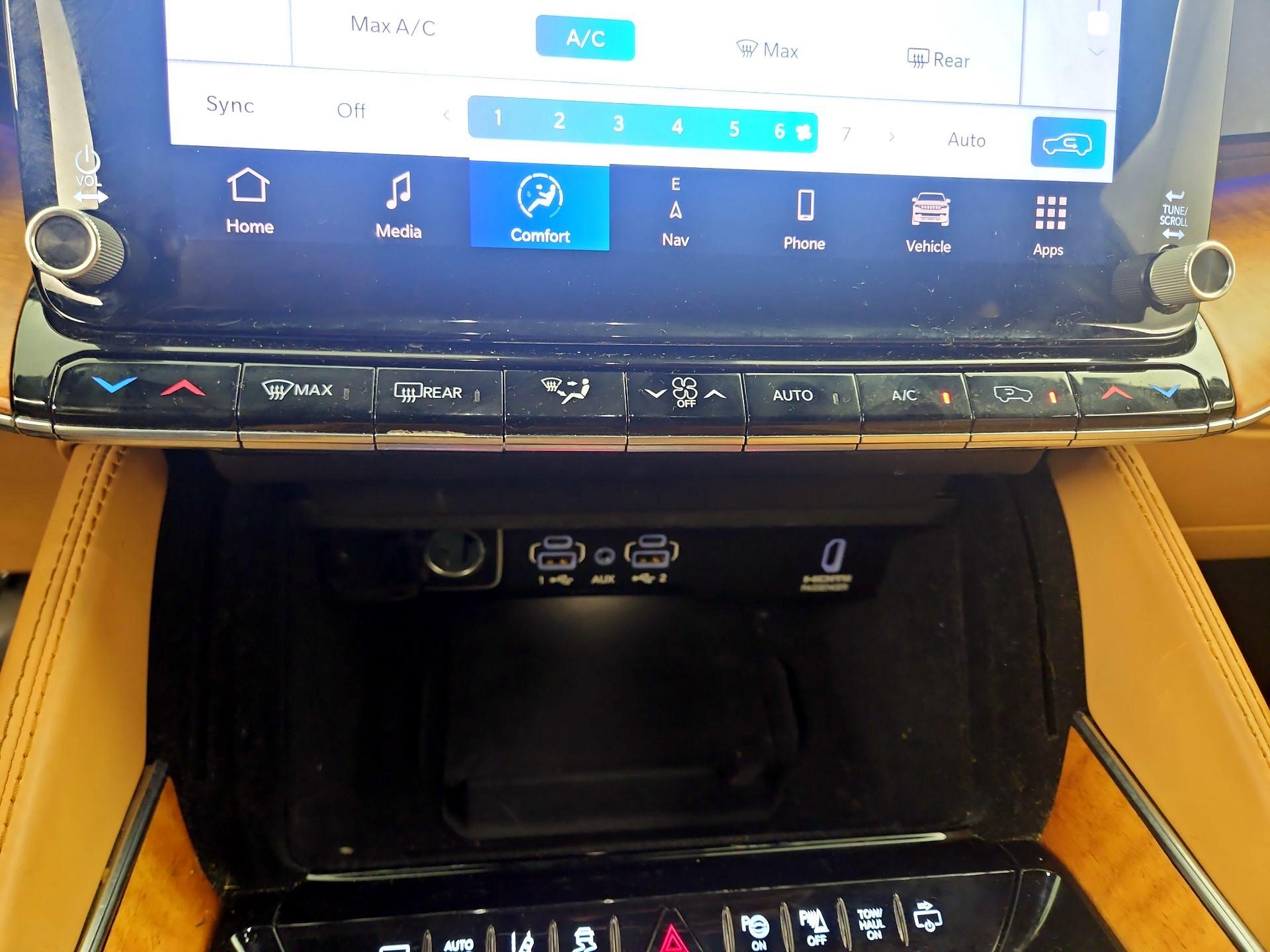 Thumbnail: 2022 Jeep Grand Wagoneer - 17