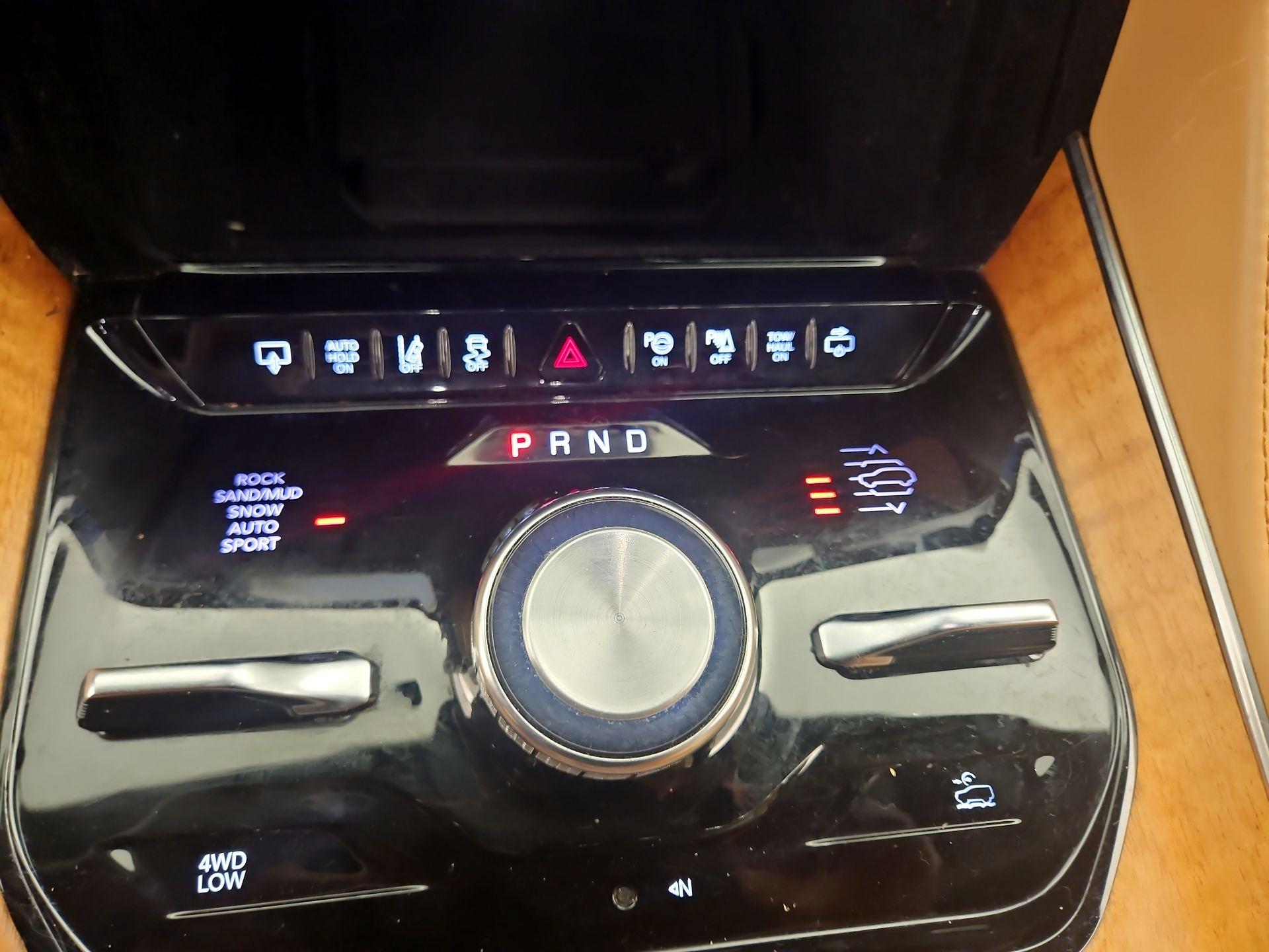 Thumbnail: 2022 Jeep Grand Wagoneer - 18