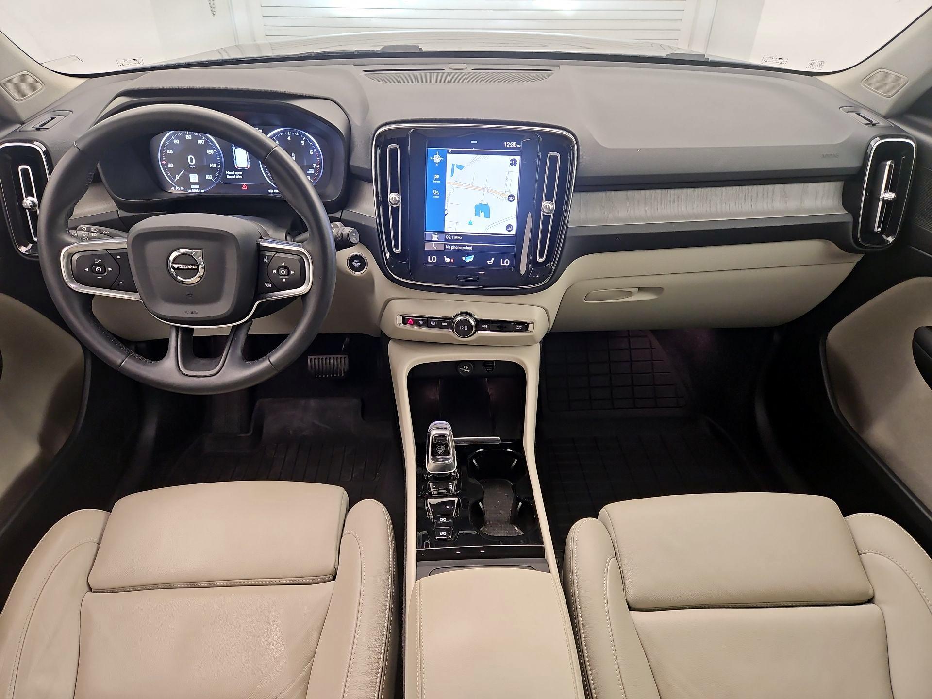 Thumbnail: 2022 Volvo XC40 - 9