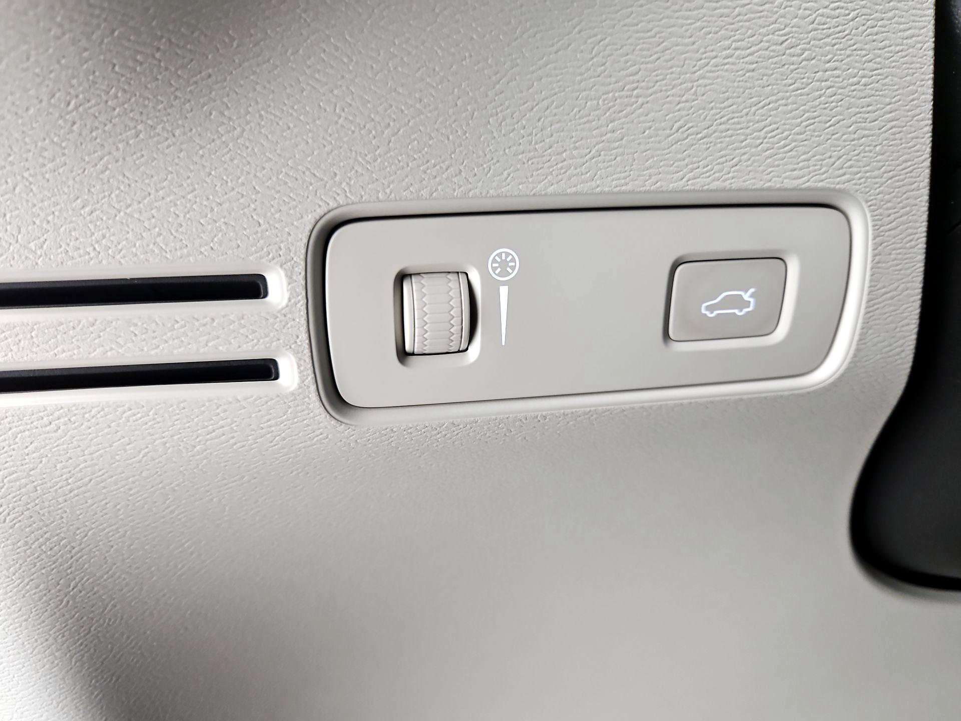 Thumbnail: 2022 Volvo XC40 - 13