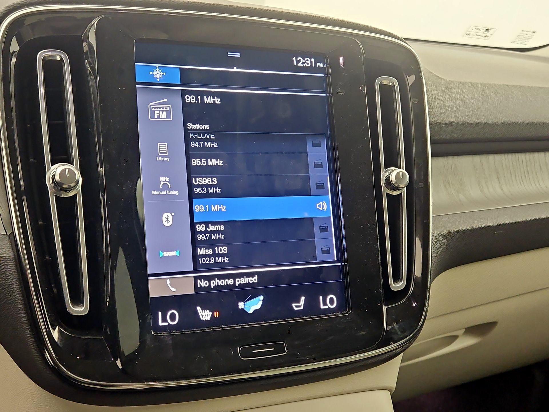 Thumbnail: 2022 Volvo XC40 - 16