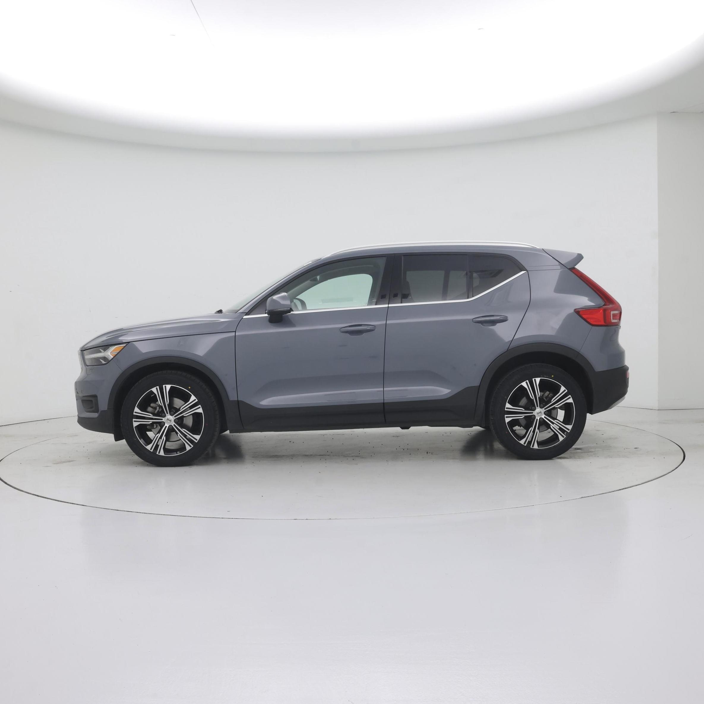 Thumbnail: 2022 Volvo XC40 - 3