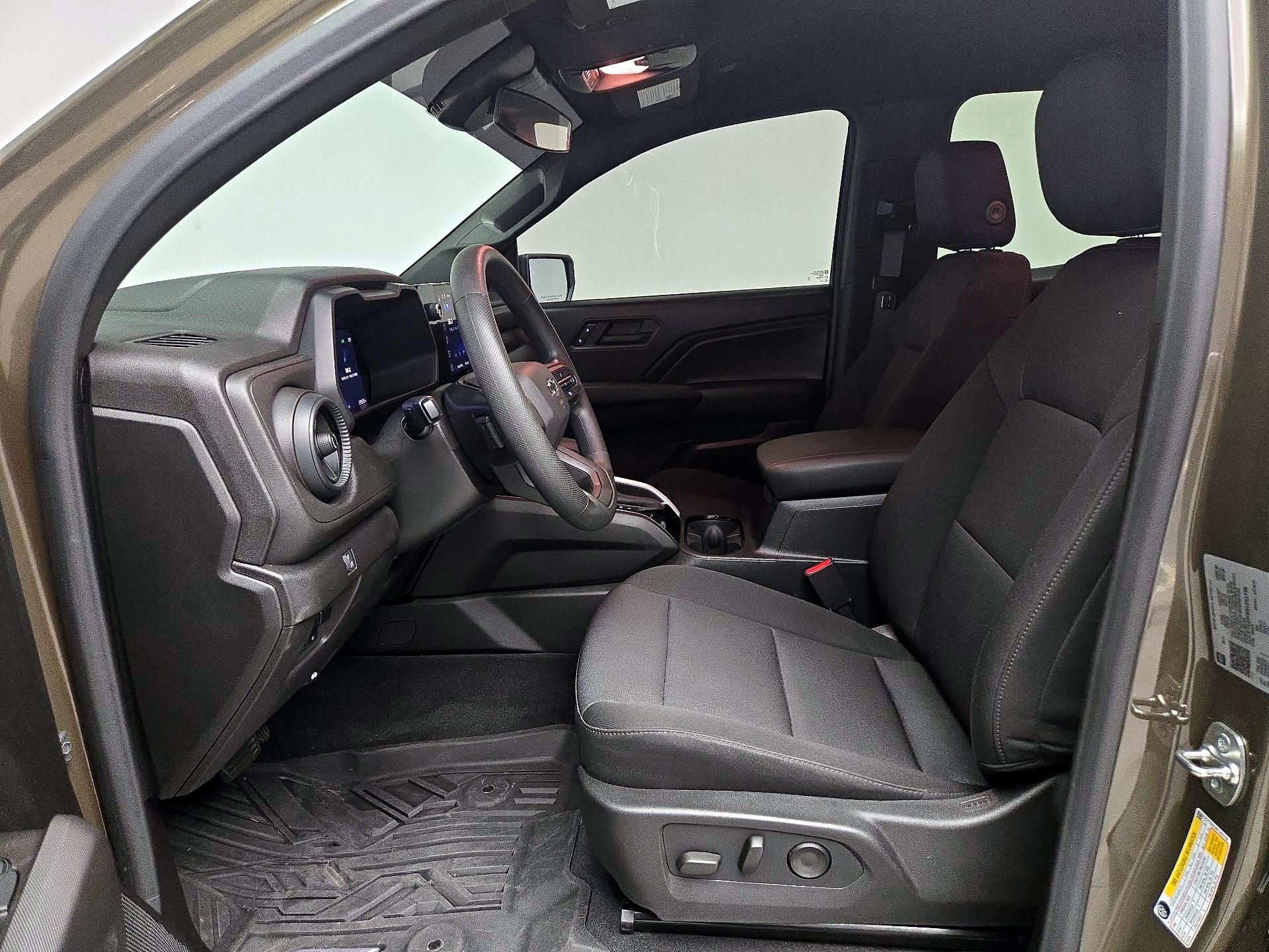 Thumbnail: 2024 Chevrolet Colorado - 11