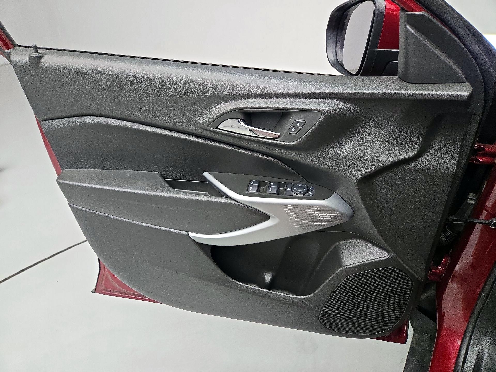 Thumbnail: 2025 Chevrolet Trax - 12