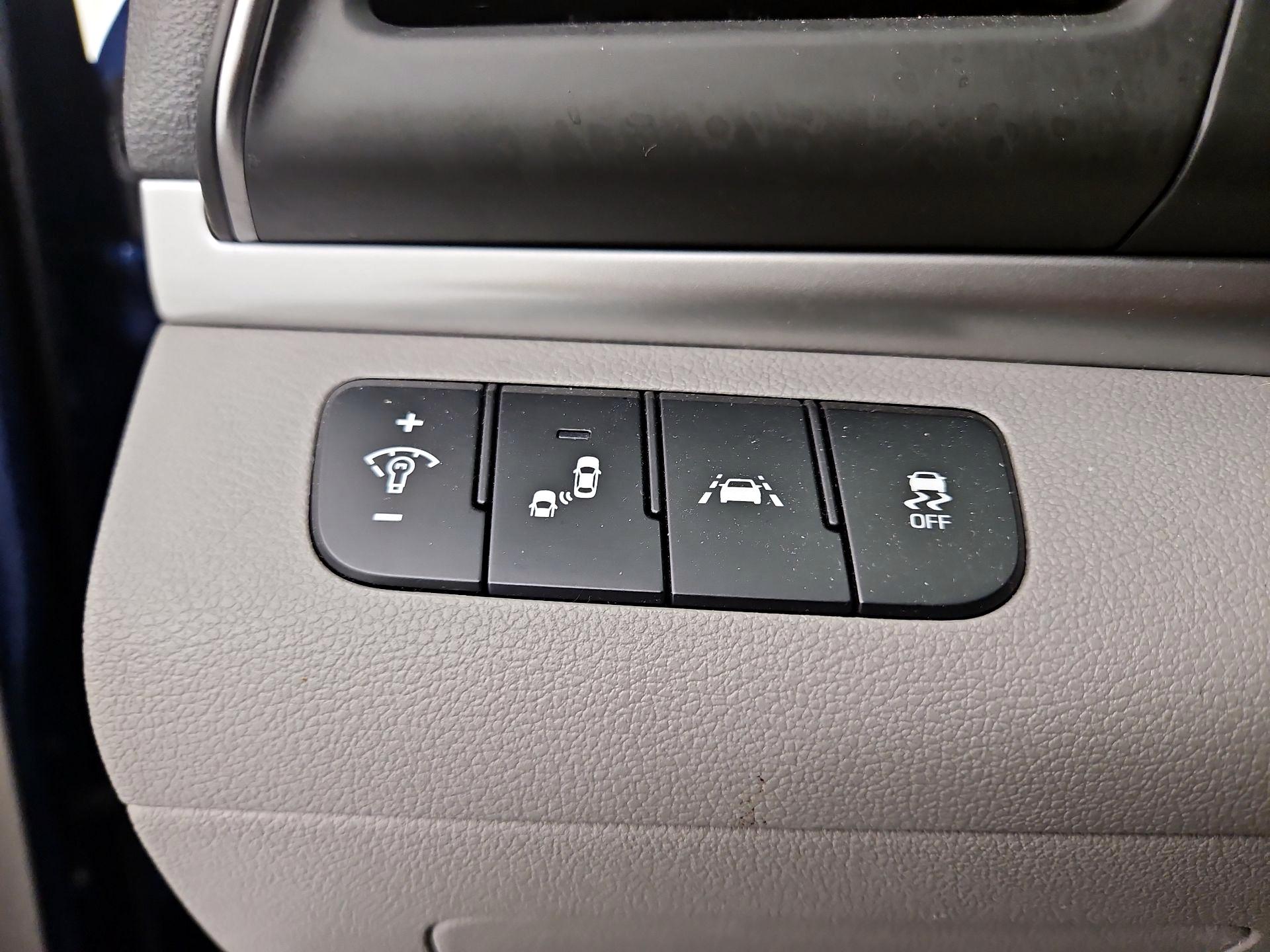 Thumbnail: 2019 Hyundai Elantra - 13