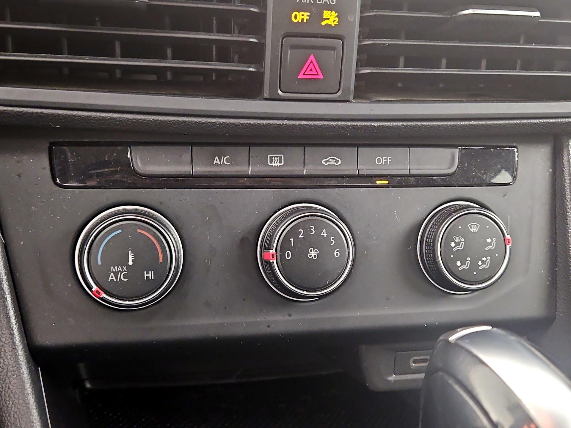 Thumbnail: 2020 Volkswagen Jetta - 16