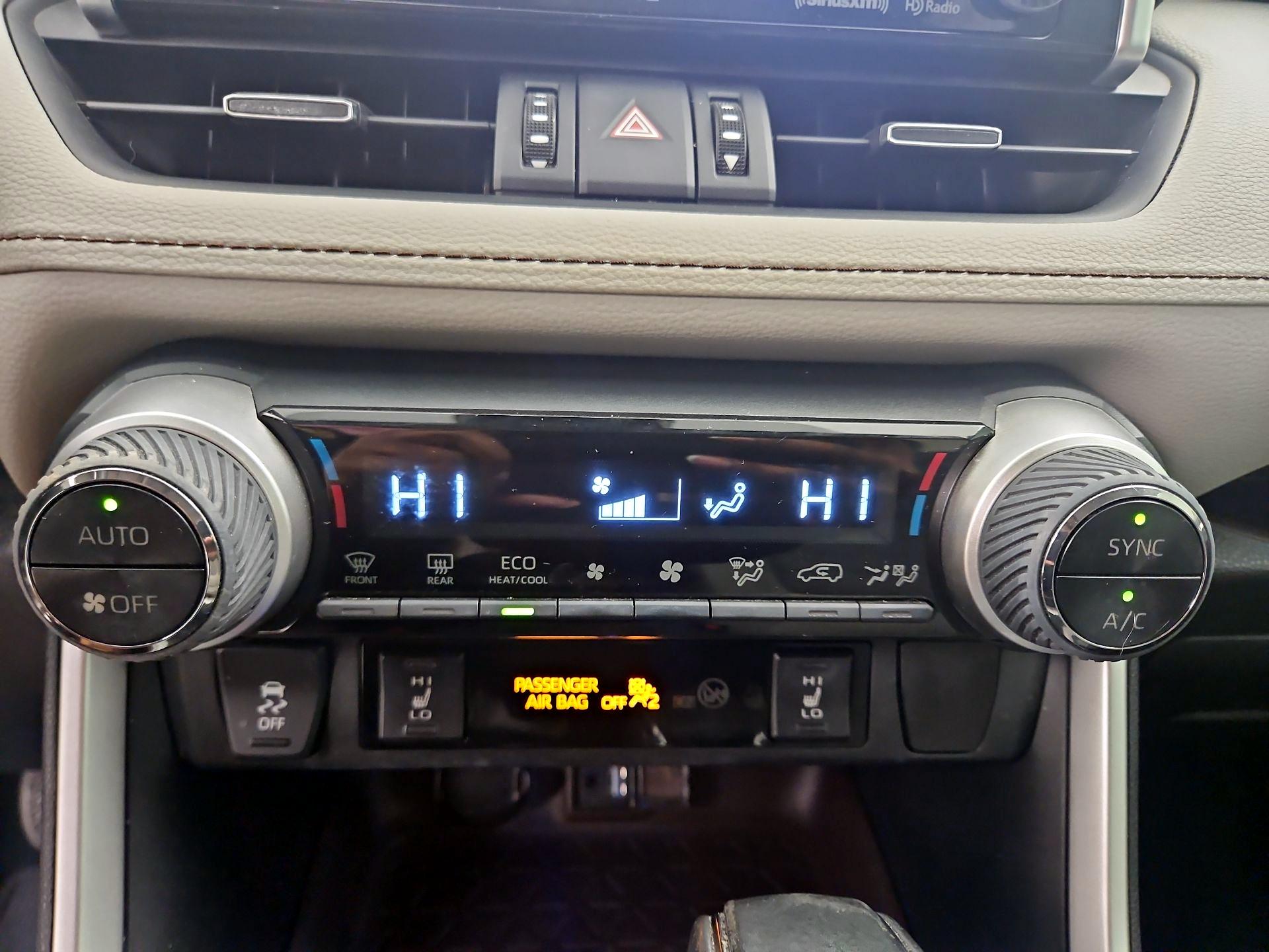 Thumbnail: 2019 Toyota RAV4 - 17